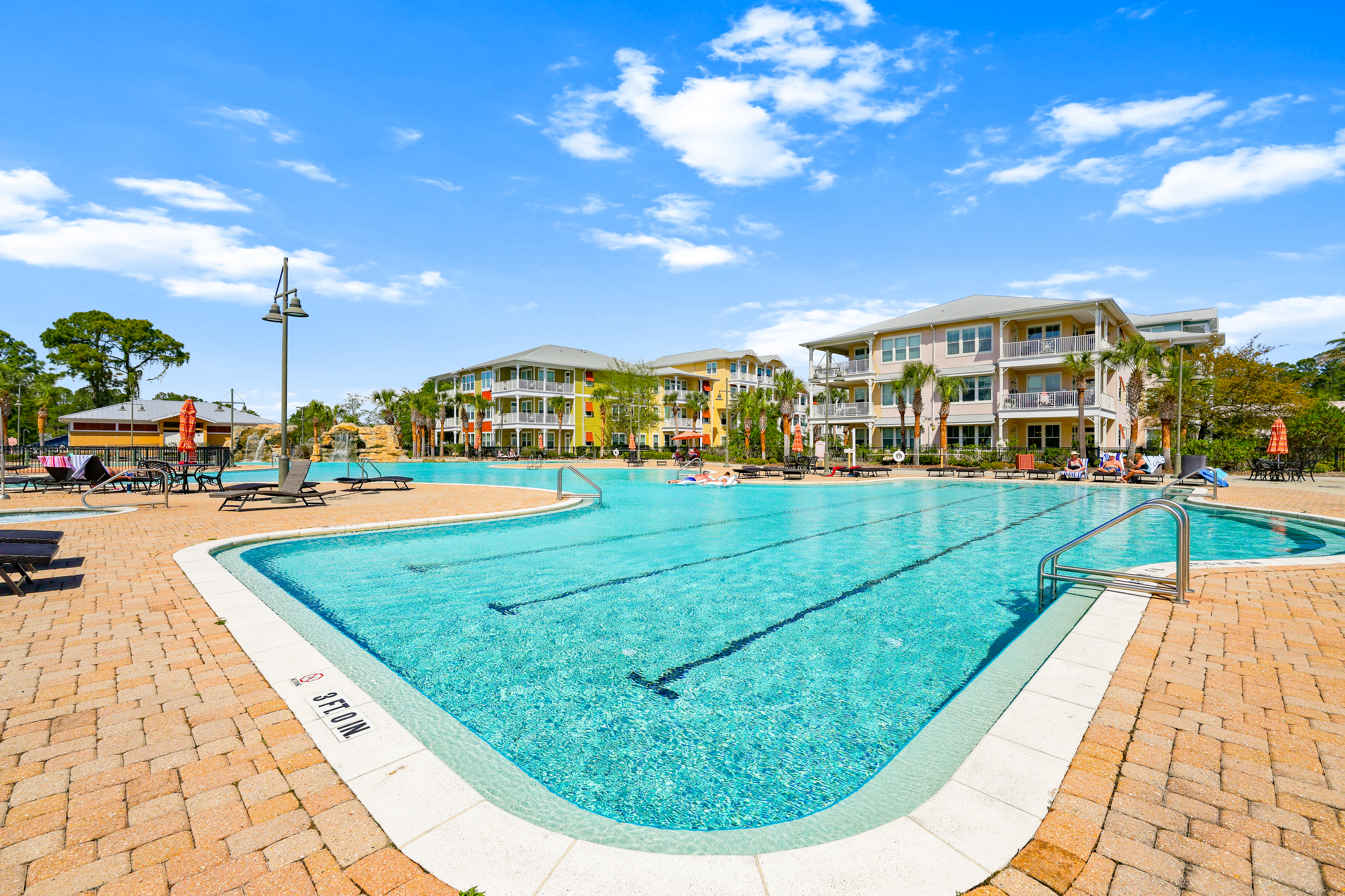  Resort-Style First-Floor Condo With Private Patio - 物件實景