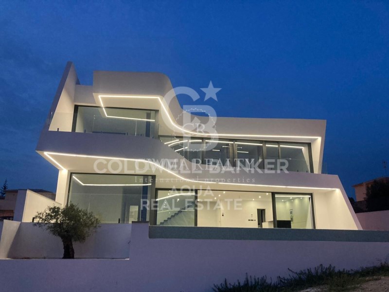 Alicante, Calpe / Calp, Calpe Pueblo Alicante, Cal, Calpe / Calp, Comunidad Valenciana, 03710, ES, 5 Bedrooms Bedrooms, ,5 BathroomsBathrooms,Residential,For Sale,Alicante, Calpe / Calp, Calpe Pueblo Alicante, Cal,1621624