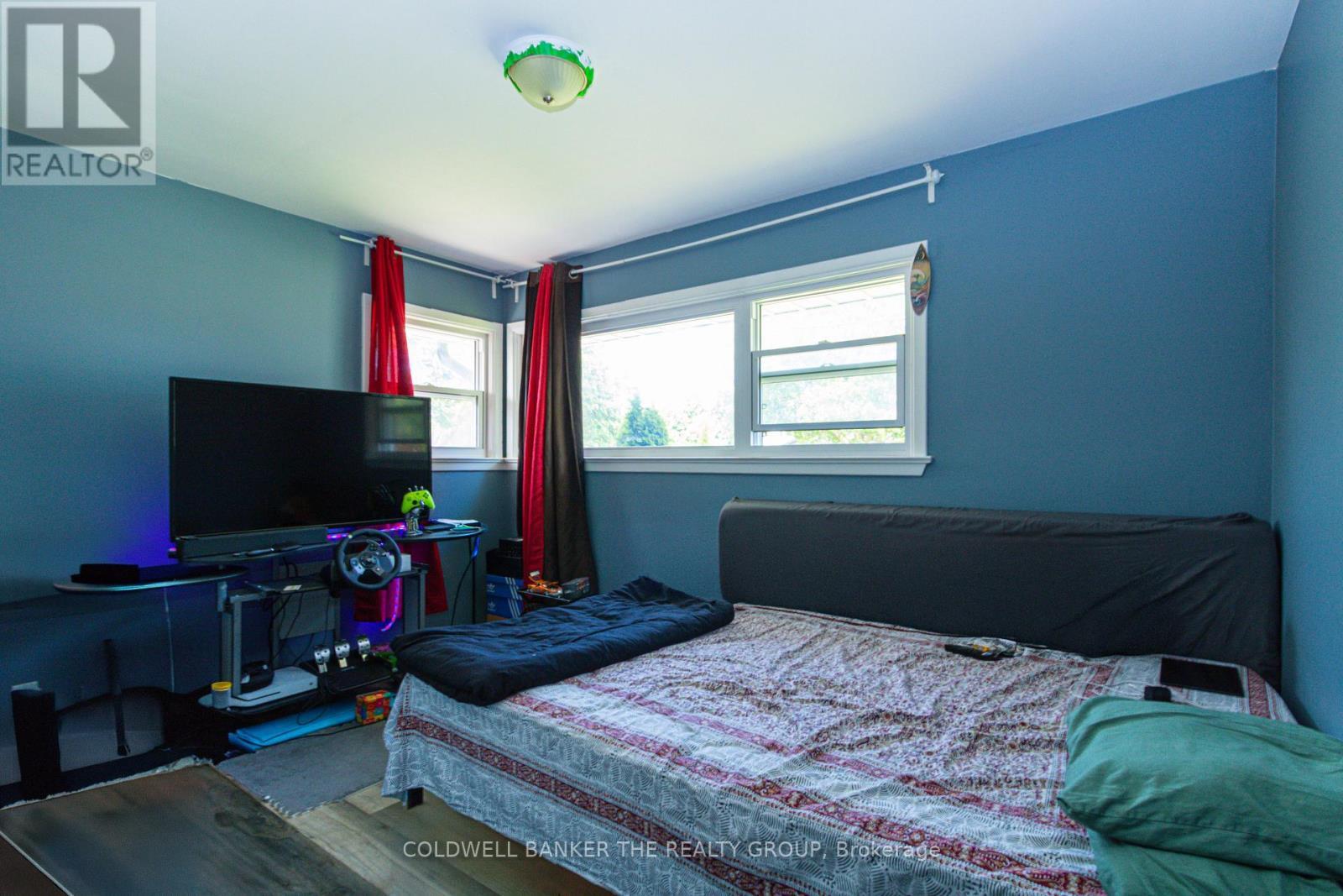 LONDON EAST (EAST H), Ontario, N5W 4X8, CA, 6 Bedrooms Bedrooms, ,2 BathroomsBathrooms,Residential,For Sale,1913385