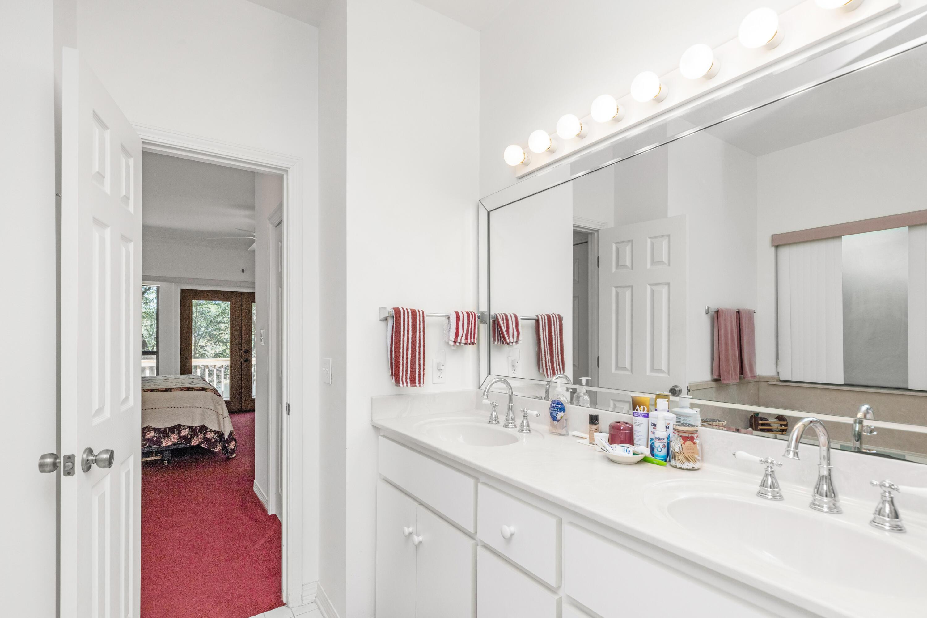 Niceville, Florida, 32578, United States, 5 Bedrooms Bedrooms, ,5 BathroomsBathrooms,Residential,For Sale,1798337
