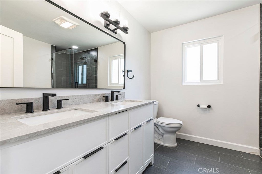 Glendale, California, 91206, United States, 4 Bedrooms Bedrooms, ,3 BathroomsBathrooms,Residential,For Sale,1940917