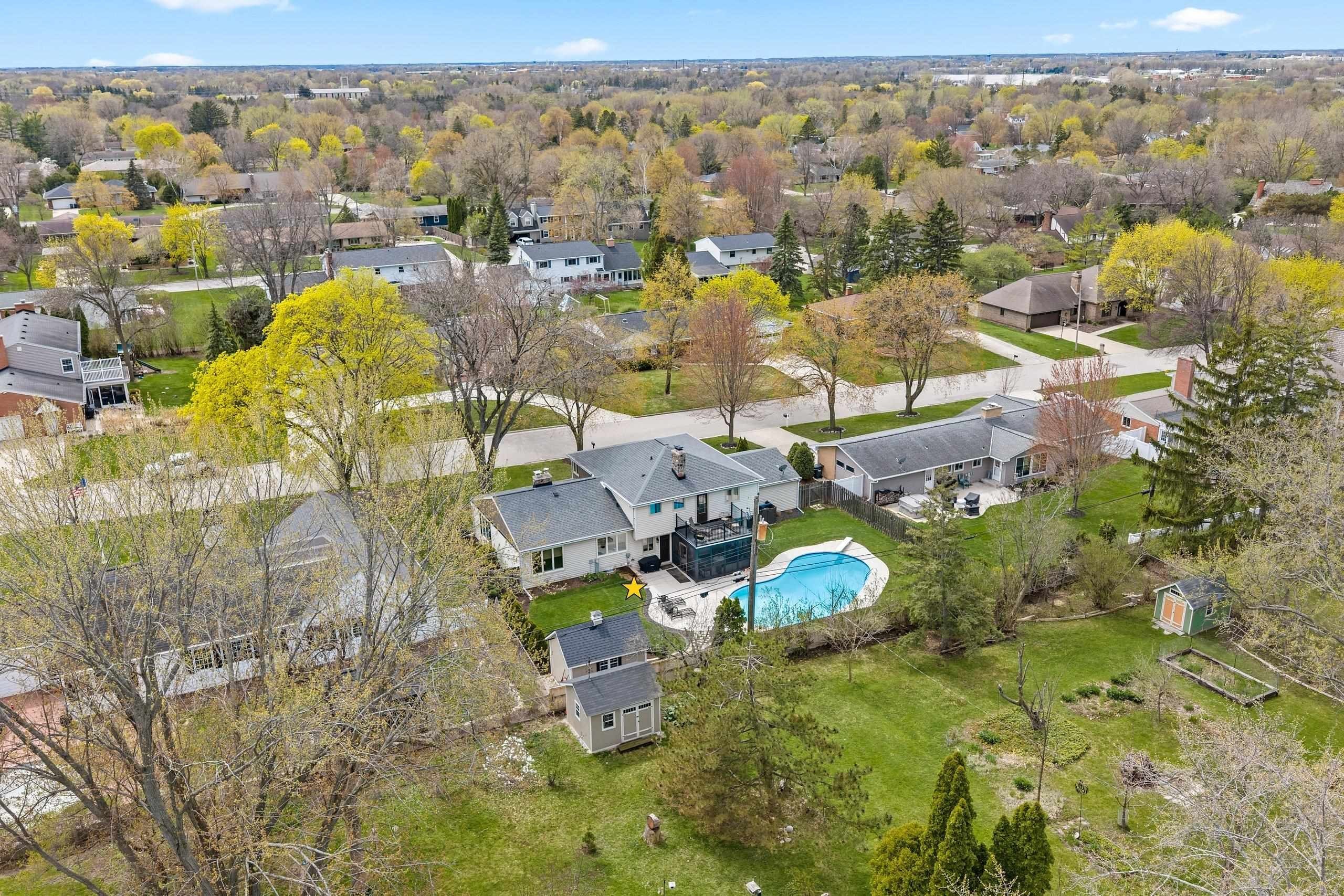 GREEN BAY, Wisconsin, 54301, United States, 4 Bedrooms Bedrooms, ,3 BathroomsBathrooms,Residential,For Sale,2048088