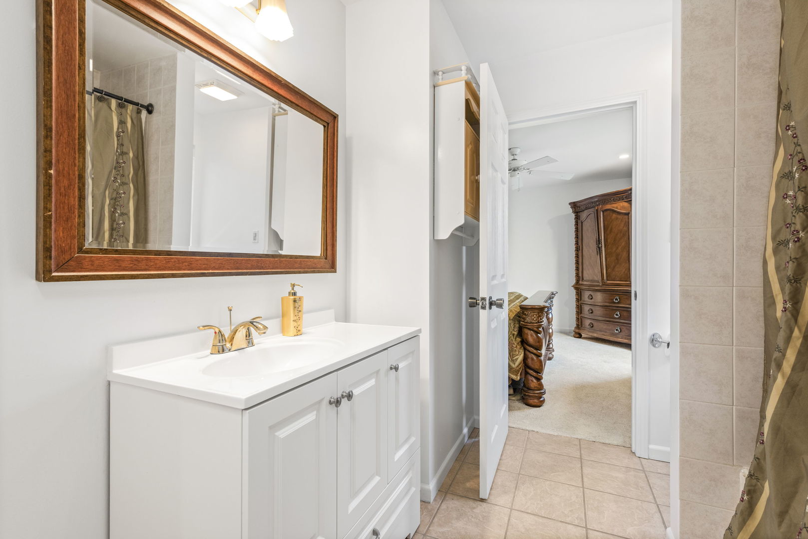 Lincolnshire, Illinois, 60069, United States, 4 Bedrooms Bedrooms, ,4 BathroomsBathrooms,Residential,For Sale,1877536