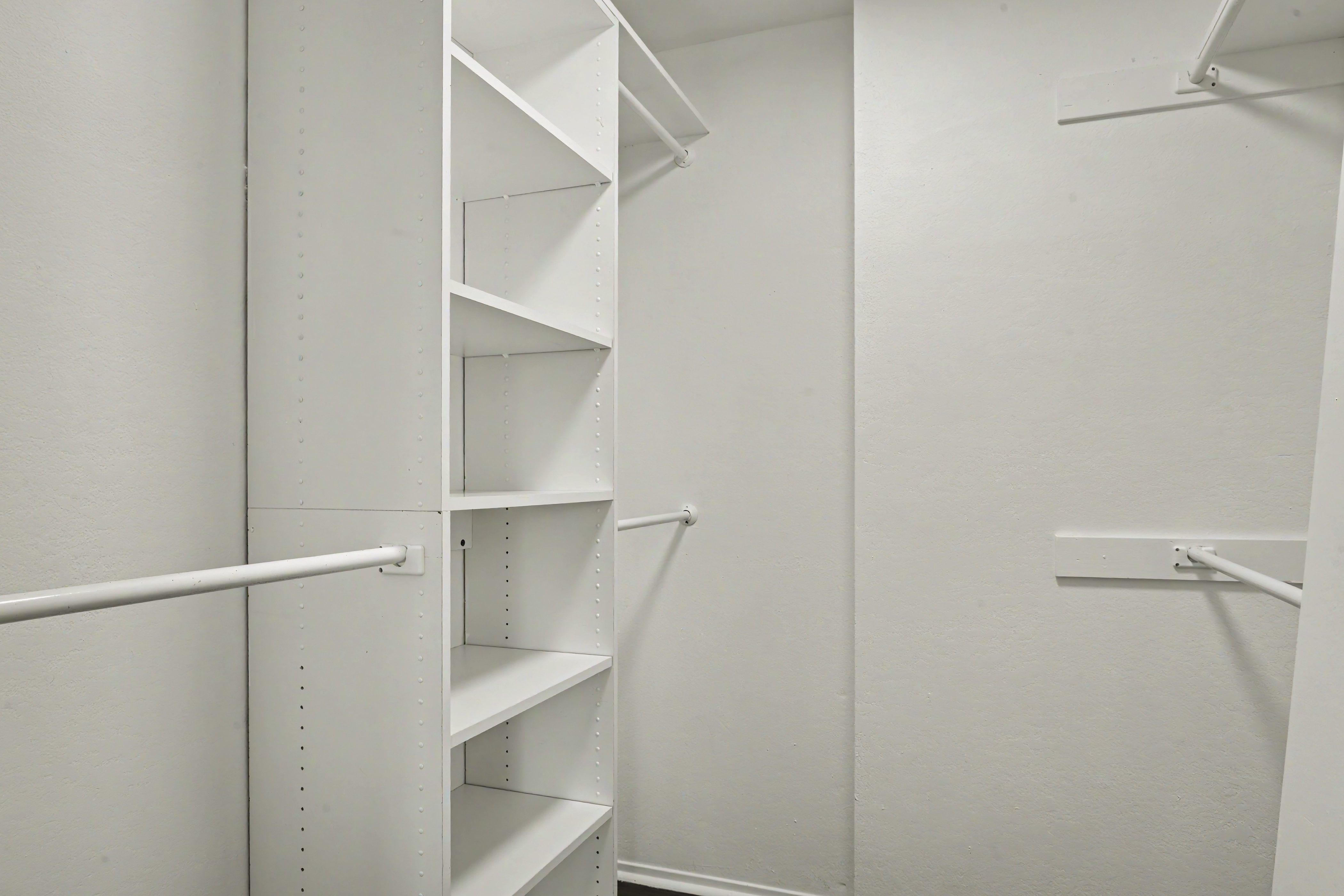  Light-Filled Top-Floor Corner Retreat - 物件實景
