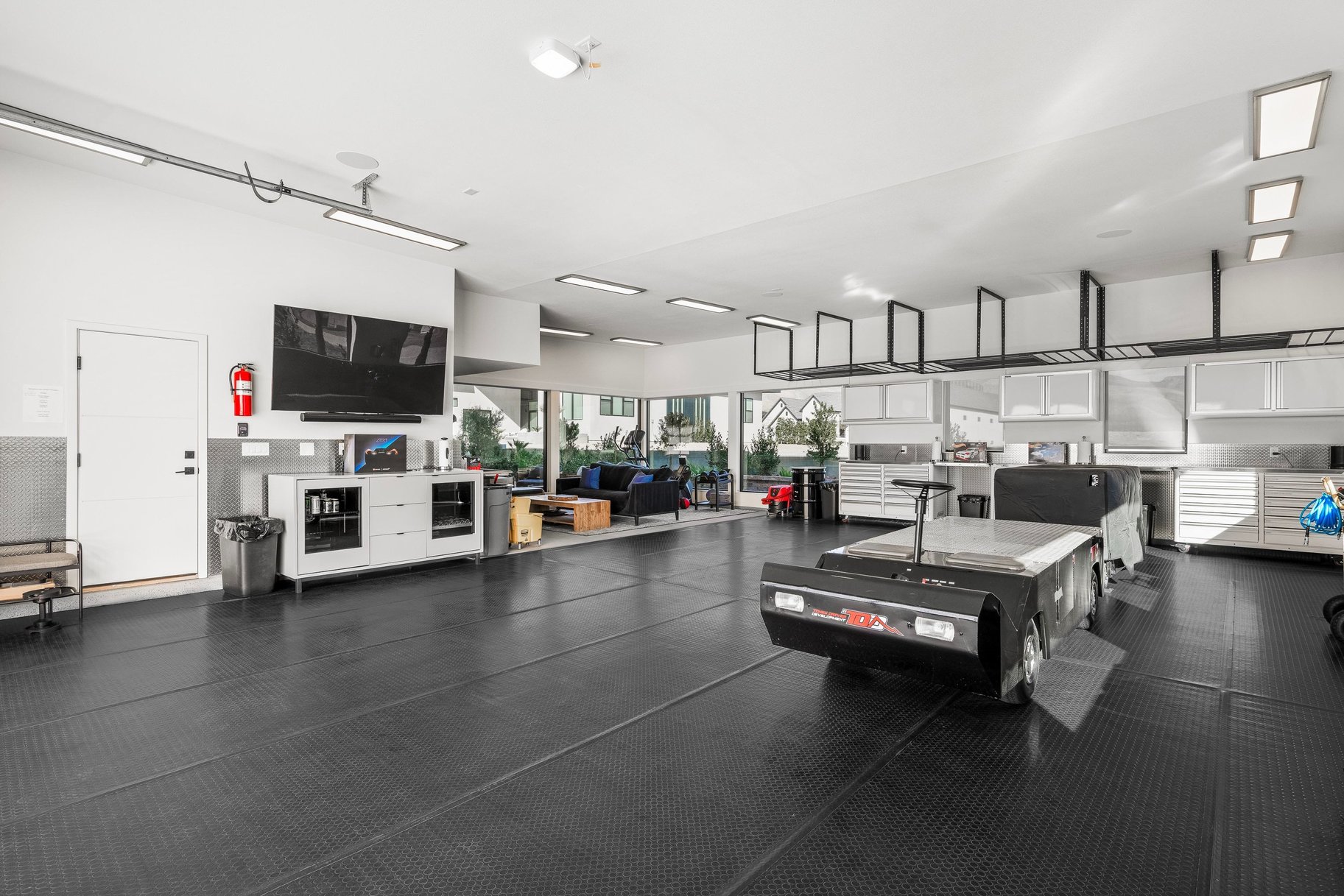  Built for Speed and Designed for Luxury Living - 物件實景