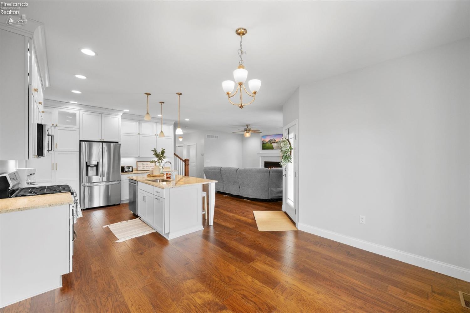 Marblehead, Ohio, 43440, United States, 4 Bedrooms Bedrooms, ,3 BathroomsBathrooms,Residential,For Sale,1921808