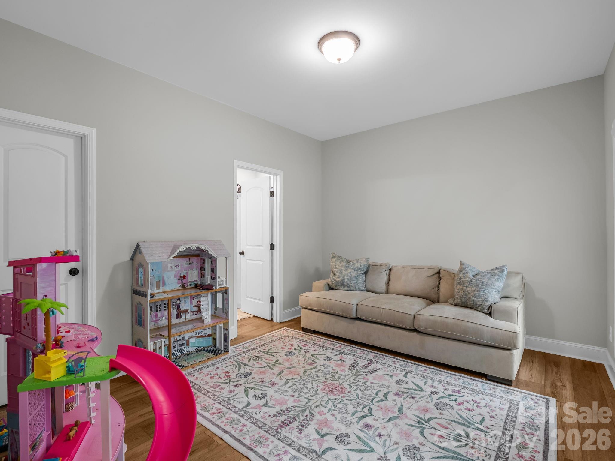 Lincolnton, North Carolina, 28092, United States, 5 Bedrooms Bedrooms, ,3 BathroomsBathrooms,Residential,For Sale,2049314