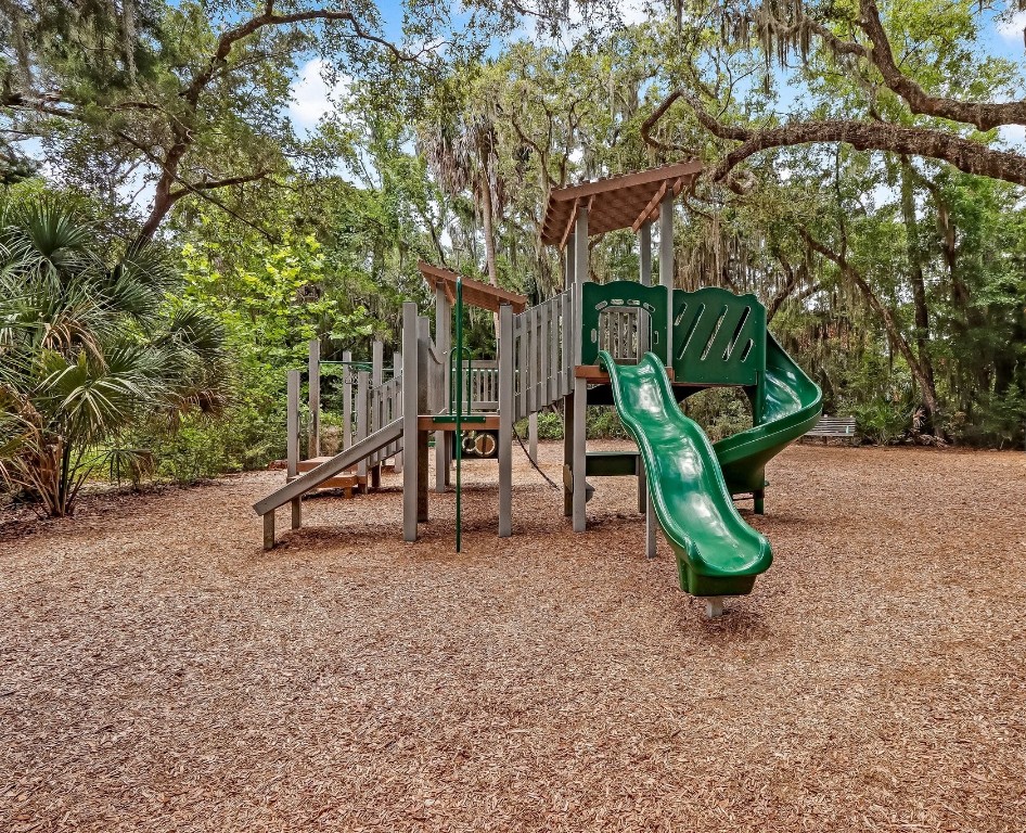 Fernandina Beach, Florida, 32034, United States, 2 Bedrooms Bedrooms, ,2 BathroomsBathrooms,Residential,For Sale,1937654