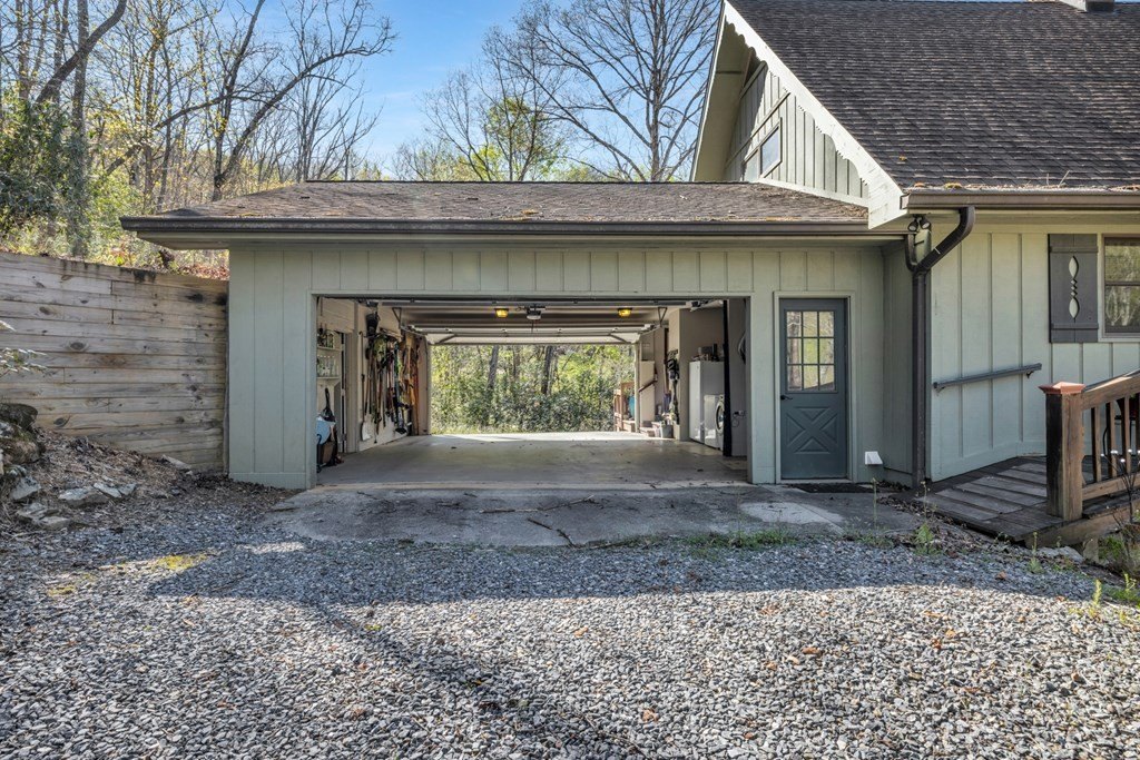 Hayesville, North Carolina, 28904, United States, 3 Bedrooms Bedrooms, ,3 BathroomsBathrooms,Residential,For Sale,1834730