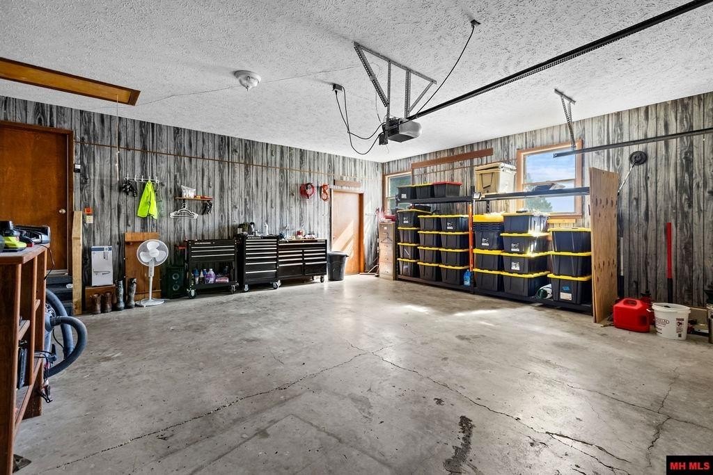 Gainesville, Missouri, 65655, United States, 4 Bedrooms Bedrooms, ,3 BathroomsBathrooms,Residential,For Sale,1979779