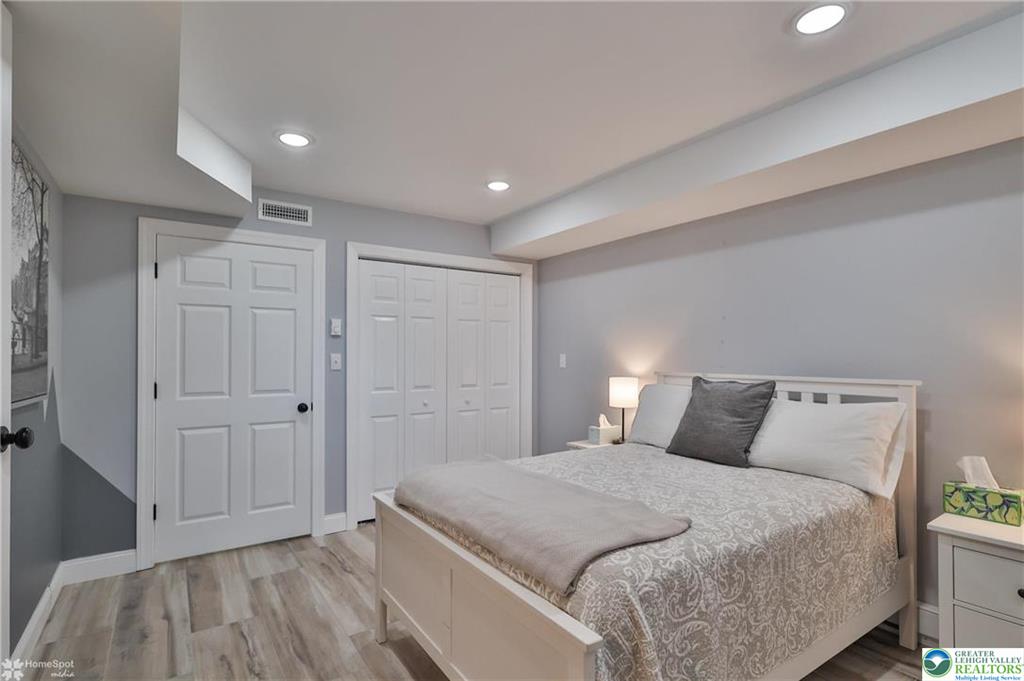 Stroudsburg, Pennsylvania, 18360-6926, United States, 7 Bedrooms Bedrooms, ,4 BathroomsBathrooms,Residential,For Sale,1904497