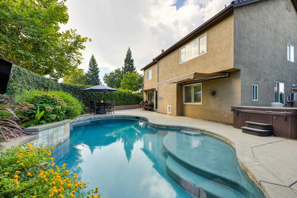 Roseville, California, 95747, United States, 6 Bedrooms Bedrooms, ,4 BathroomsBathrooms,Residential,For Sale,1940337