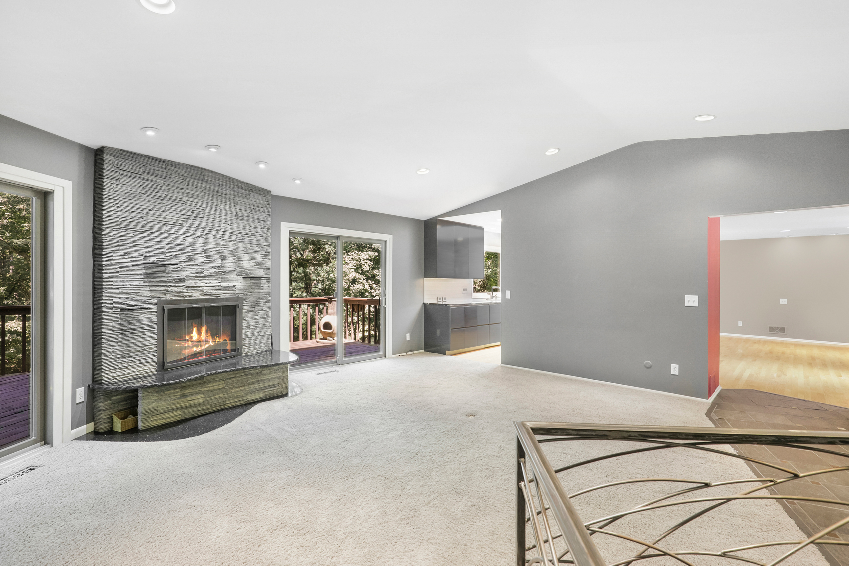  Secluded Wooded Retreat with Beautifully Updated Interiors - 物件實景