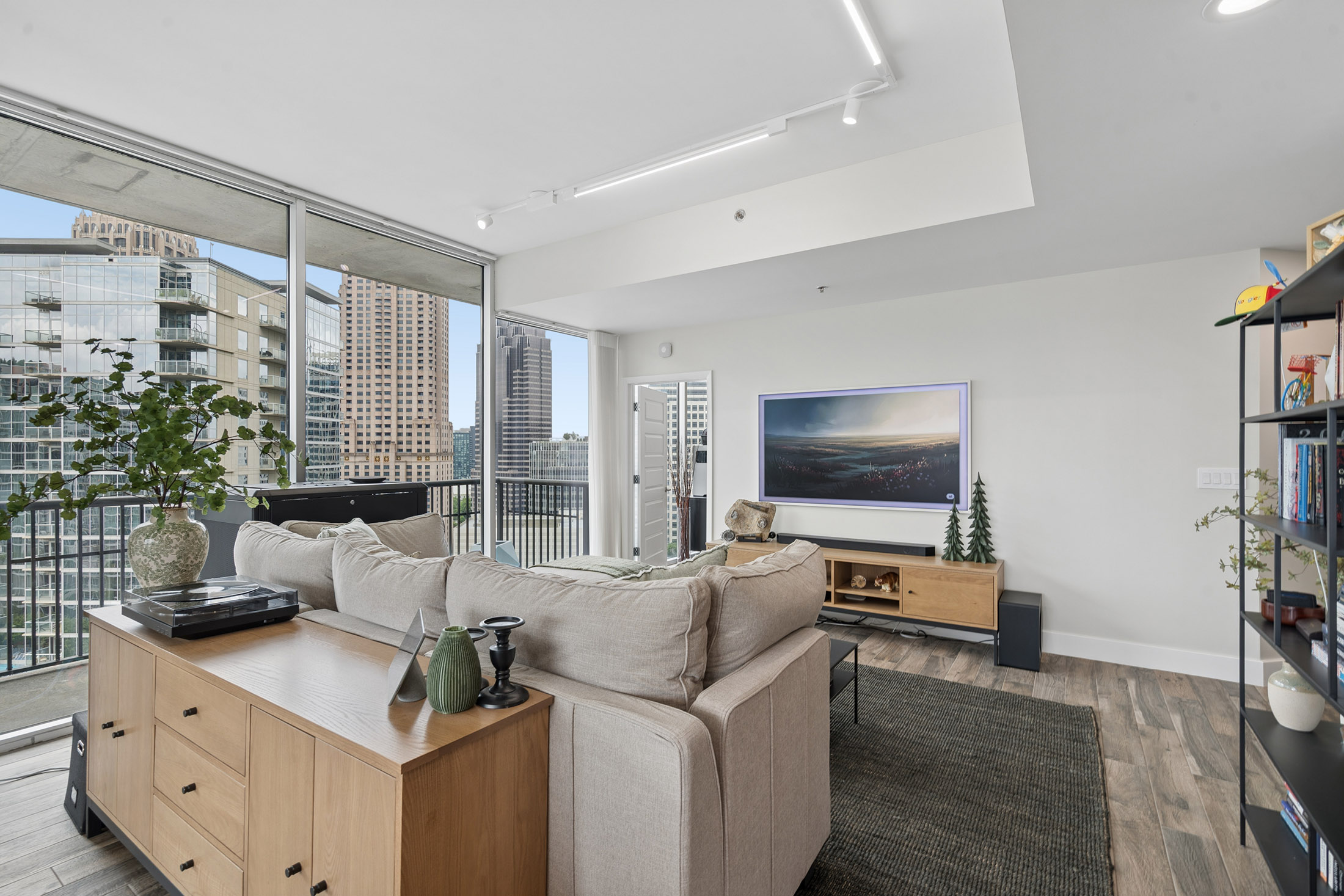  Stunning Southwest Views from Corner Residence at 1010 Midtown - 物件實景