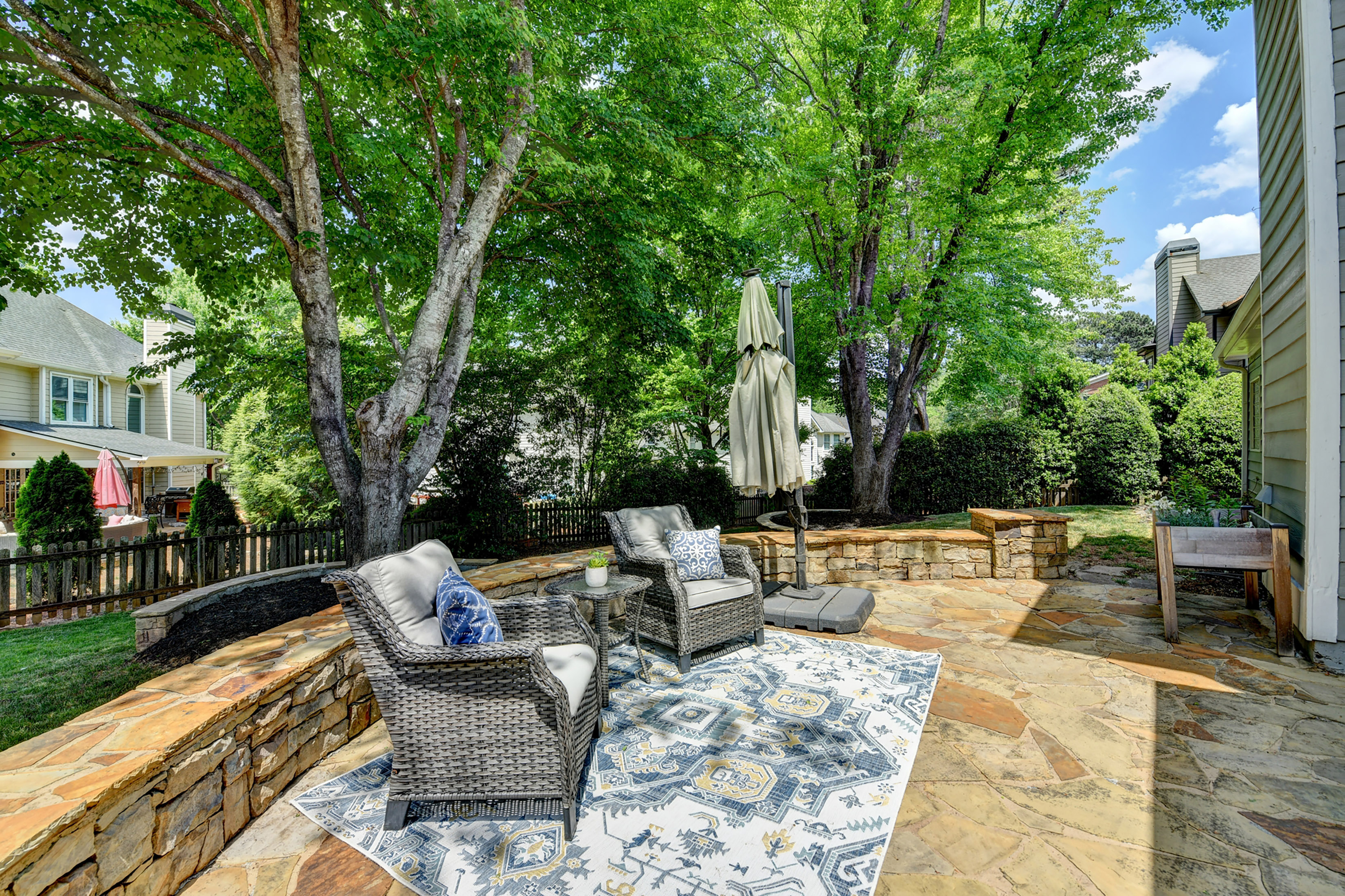  Hard to Find Flat Front Yard with Level Fenced-in Backyard on a Quiet Cul-de-sac - 物件實景