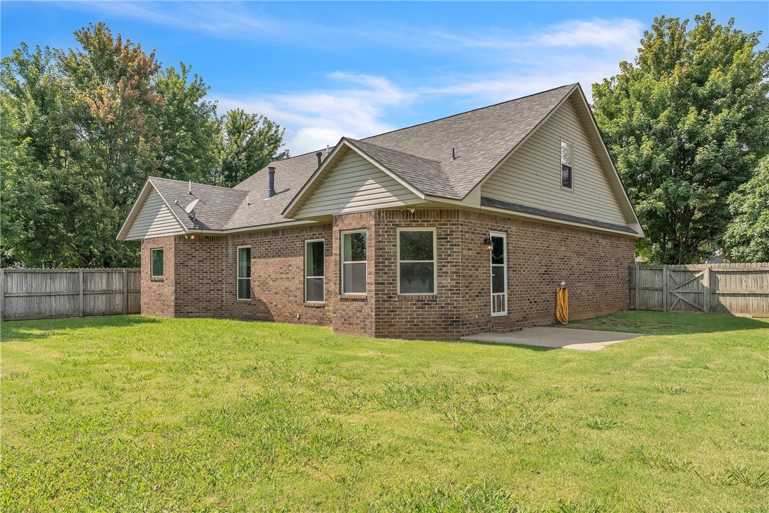 Bentonville, Arkansas, 72713, United States, 5 Bedrooms Bedrooms, ,3 BathroomsBathrooms,Residential,For Sale,1882390