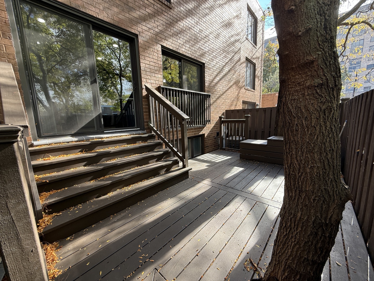 Chicago, Illinois, 60614, United States, 3 Bedrooms Bedrooms, ,2 BathroomsBathrooms,Residential,For Sale,1988953