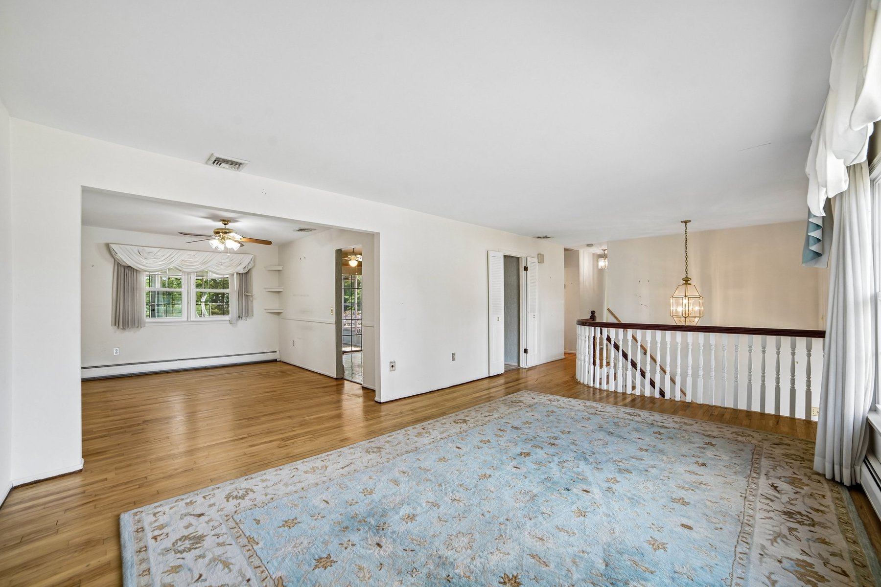  ?Oak Park? Bi-Level Provides Space Location and Long-Term Value - 物件實景