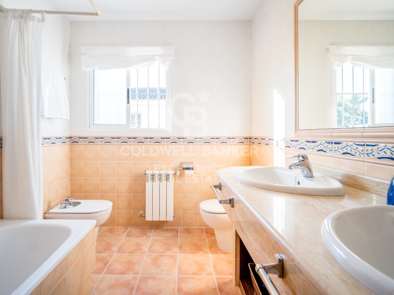 Valencia, Paterna, La Ca?ada Valencia, Paterna, La, Paterna, Comunidad Valenciana, ES, 5 Bedrooms Bedrooms, ,3 BathroomsBathrooms,Residential,For Sale,Valencia, Paterna, La Ca?ada Valencia, Paterna, La,1672423