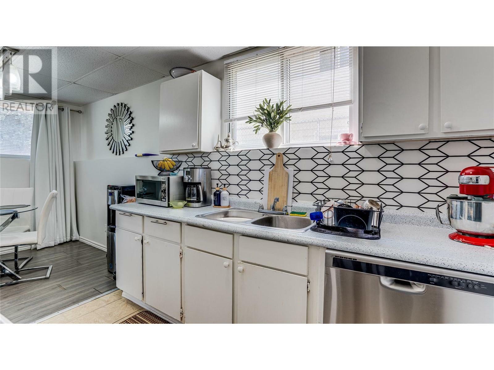 VERNON, British Columbia, V1T 7P8, CA, 8 Bedrooms Bedrooms, ,4 BathroomsBathrooms,Residential,For Sale,1837087