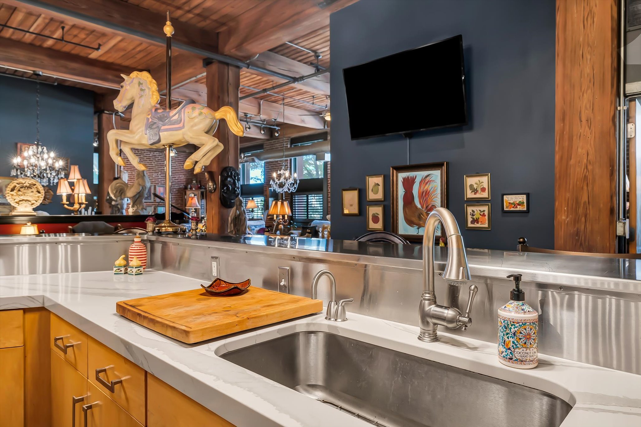  Experience Urban Elegance at Elder Shirt Lofts: A Luxurious Downtown Retreat - 物件實景