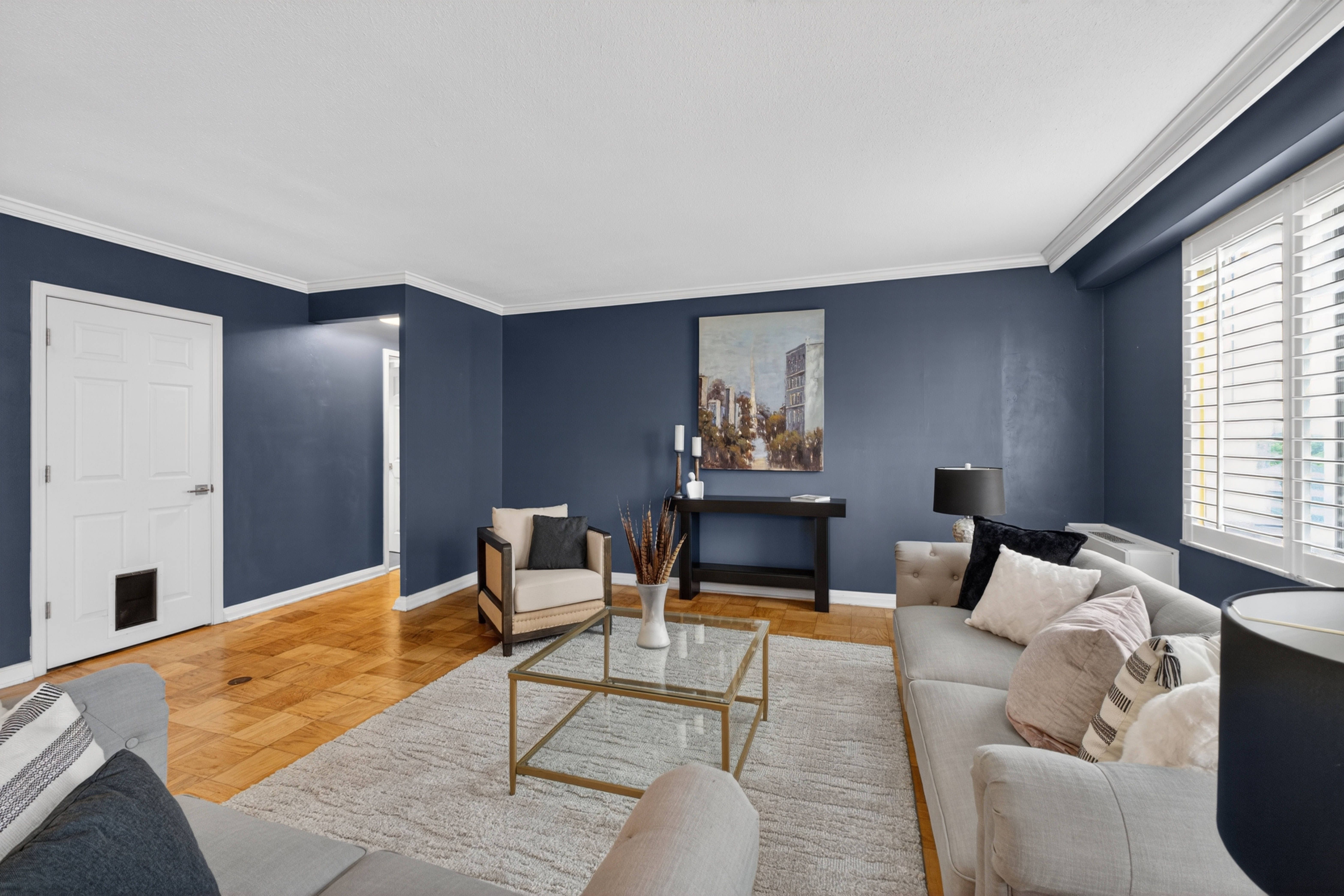  Enter a Light-Filled Corner Unit with Stunning Eastern and Southern Views - 物件實景