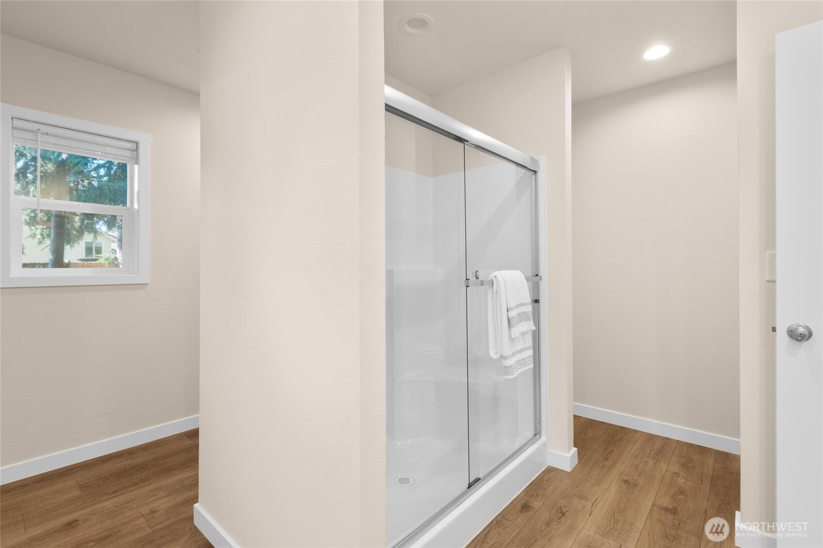 Bothell, Washington, 98012, United States, 2 Bedrooms Bedrooms, ,2 BathroomsBathrooms,Residential,For Sale,1777318