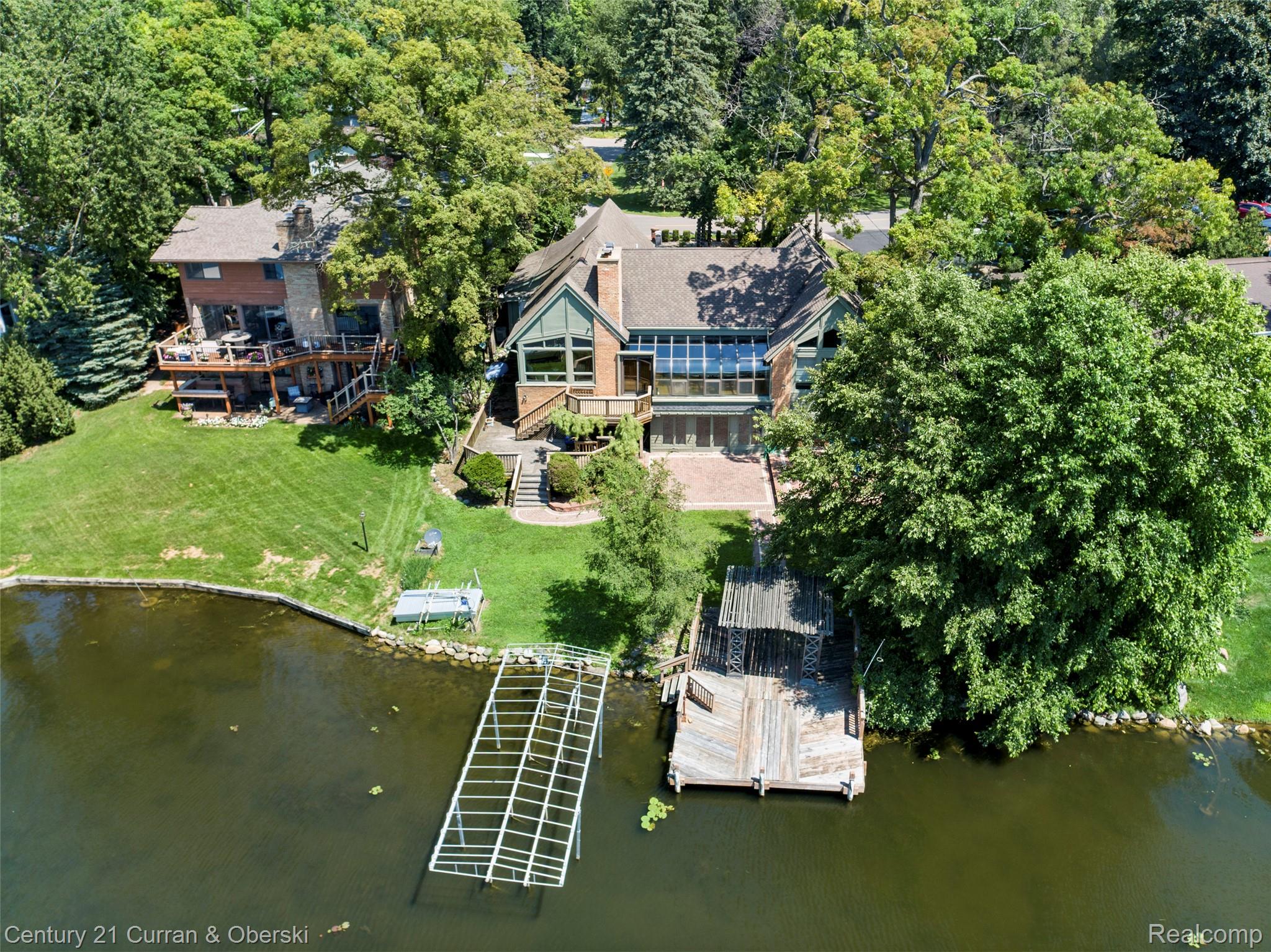 Walled Lake, Michigan, 48390, United States, 3 Bedrooms Bedrooms, ,3 BathroomsBathrooms,Residential,For Sale,1981243