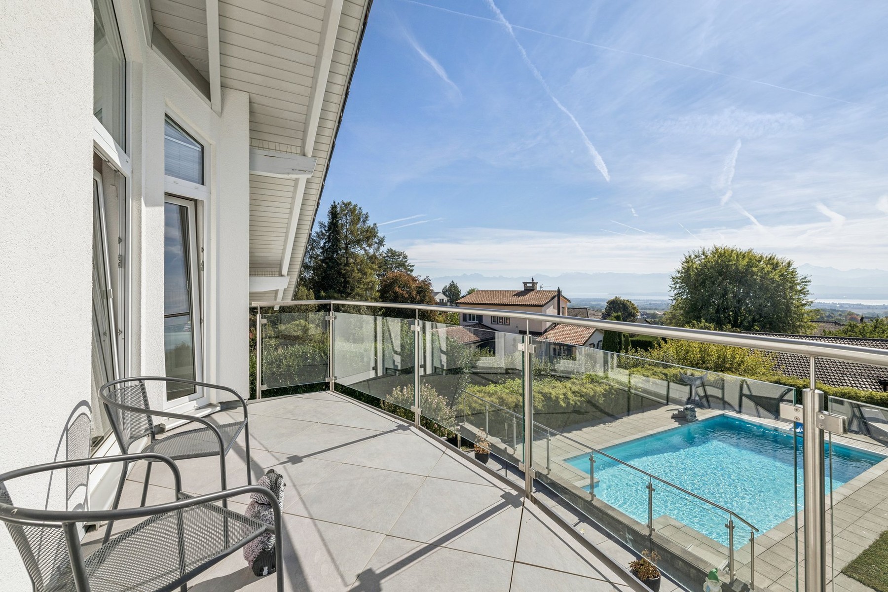  STUNNING CONTEMPORARY VILLA WITH A POOL AND LAKE VIEW - 物件實景
