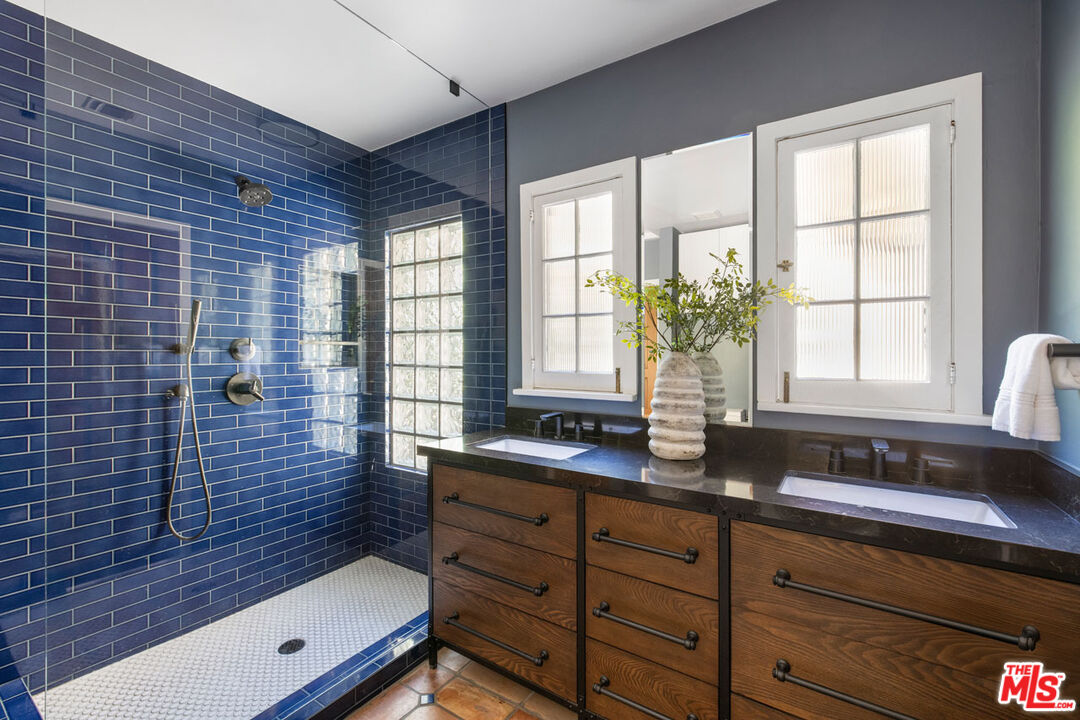 Los Angeles, California, 90065, United States, 5 Bedrooms Bedrooms, ,5 BathroomsBathrooms,Residential,For Sale,1987720