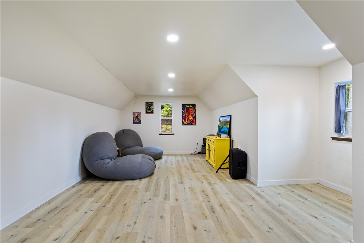 Sagle, Idaho, 83860, United States, 3 Bedrooms Bedrooms, ,4 BathroomsBathrooms,Residential,For Sale,1976949