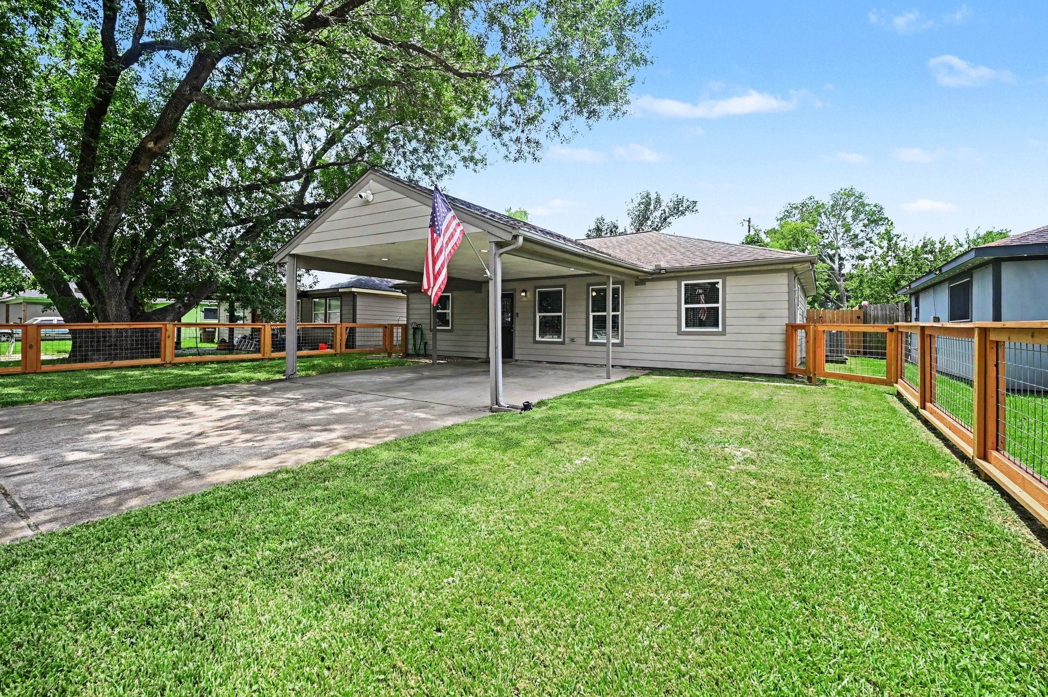 27th St, Dickinson, TX 77539