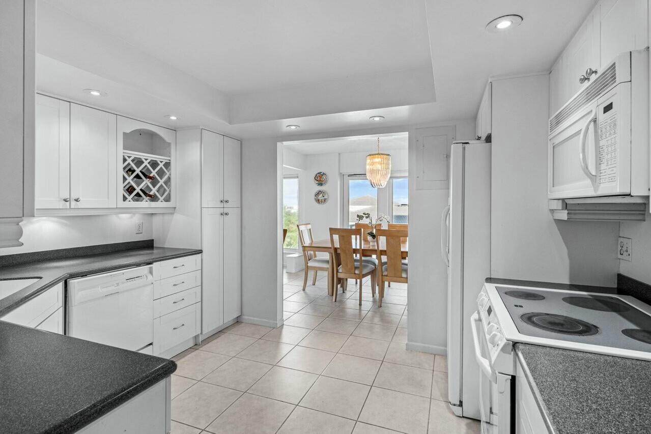 Boca Raton, Florida, 33431, United States, 2 Bedrooms Bedrooms, ,2 BathroomsBathrooms,Residential,For Sale,1990910