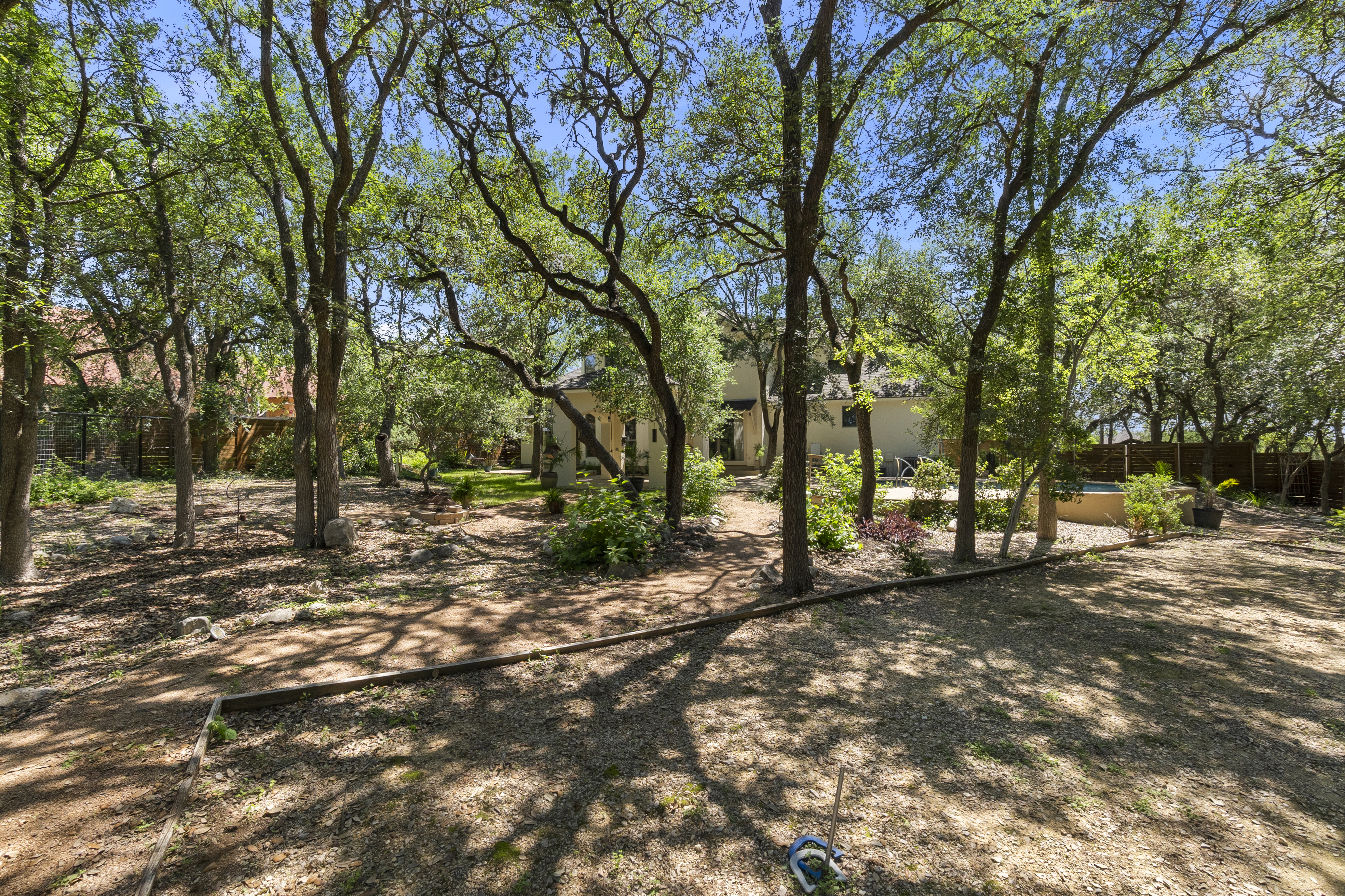  Stunning Custom Home with Expansive Outdoor Entertaining - 物件實景