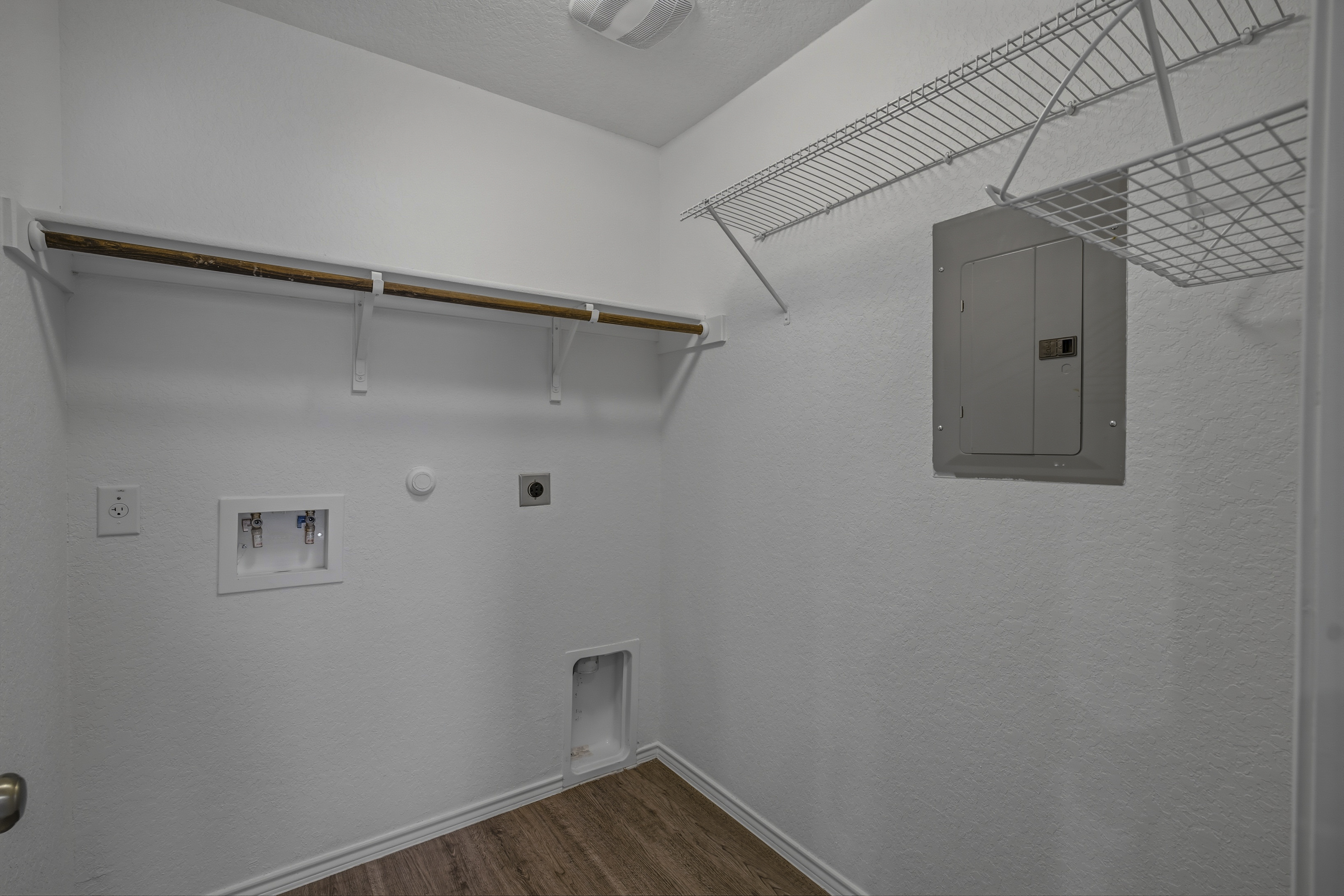 Beautifully Updated With Open Concept - 物件實景