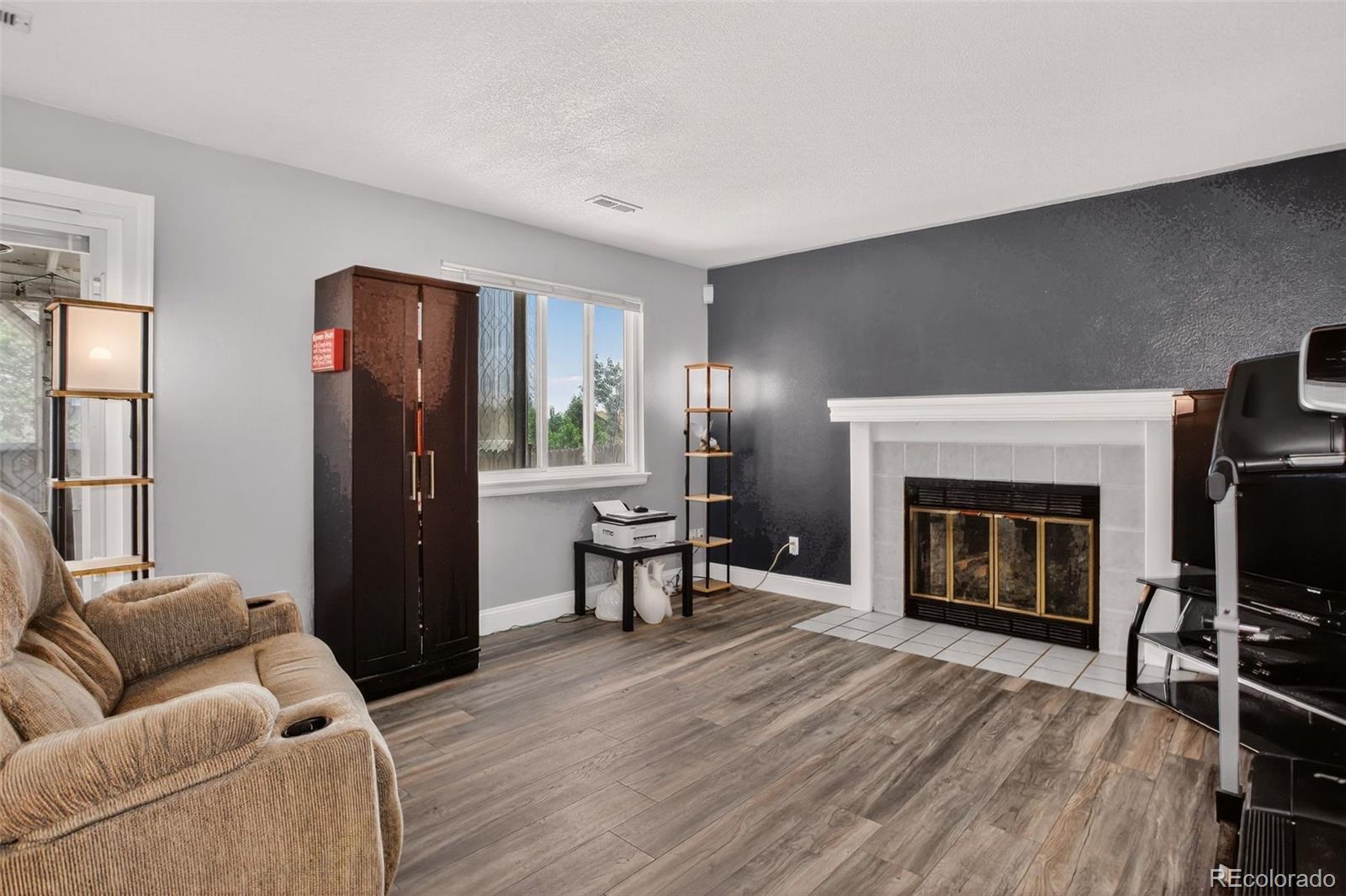 Littleton, Colorado, 80127, United States, 4 Bedrooms Bedrooms, ,2 BathroomsBathrooms,Residential,For Sale,1892660