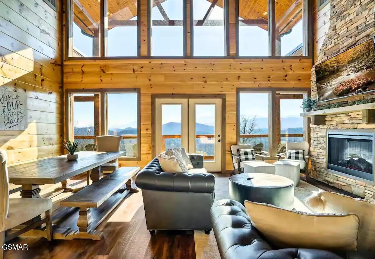 Sevierville, Tennessee, 37876, United States, 3 Bedrooms Bedrooms, ,5 BathroomsBathrooms,Residential,For Sale,1976900