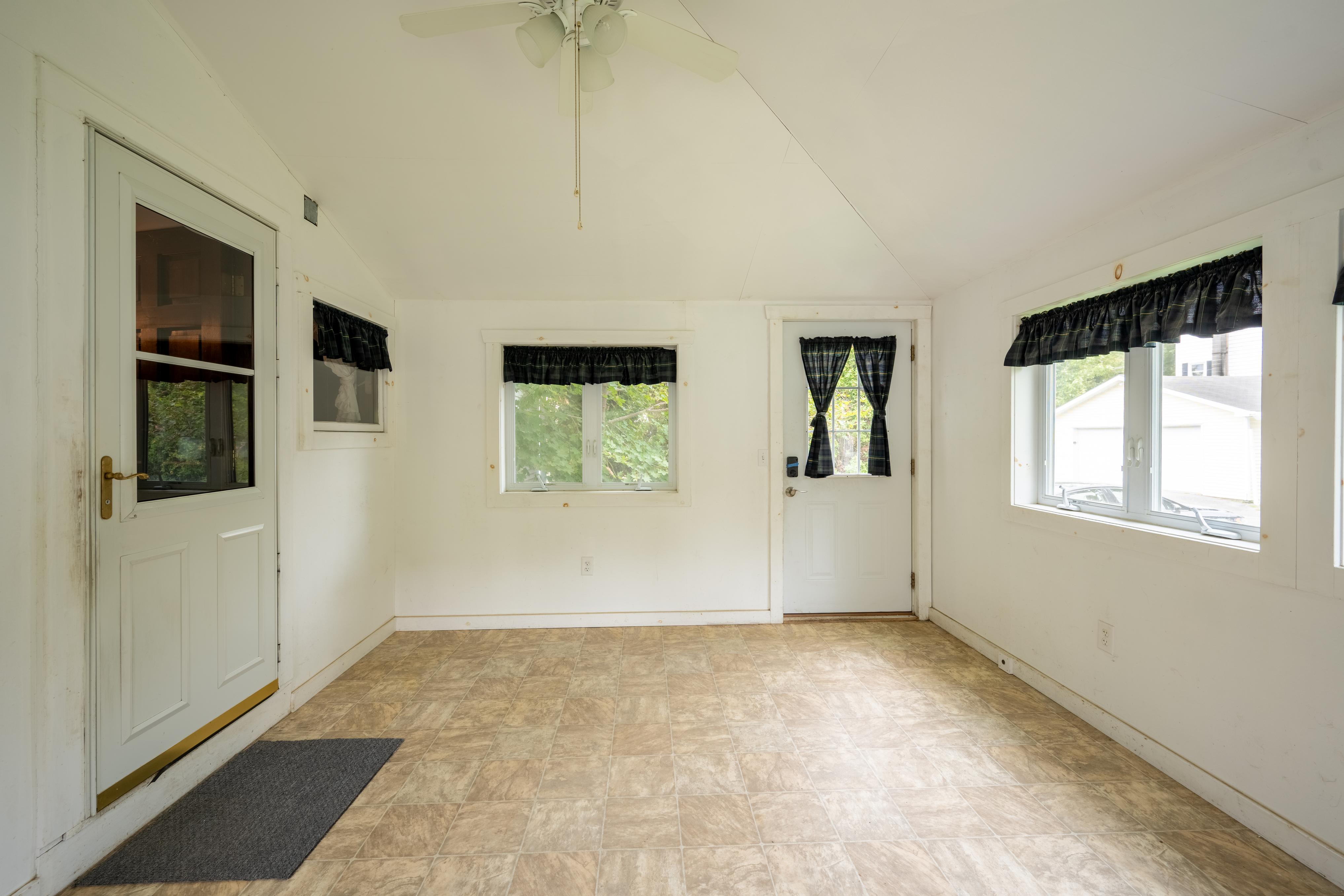  92 Champlain Avenue, Ticonderoga, NY, 12883 - 物件實景
