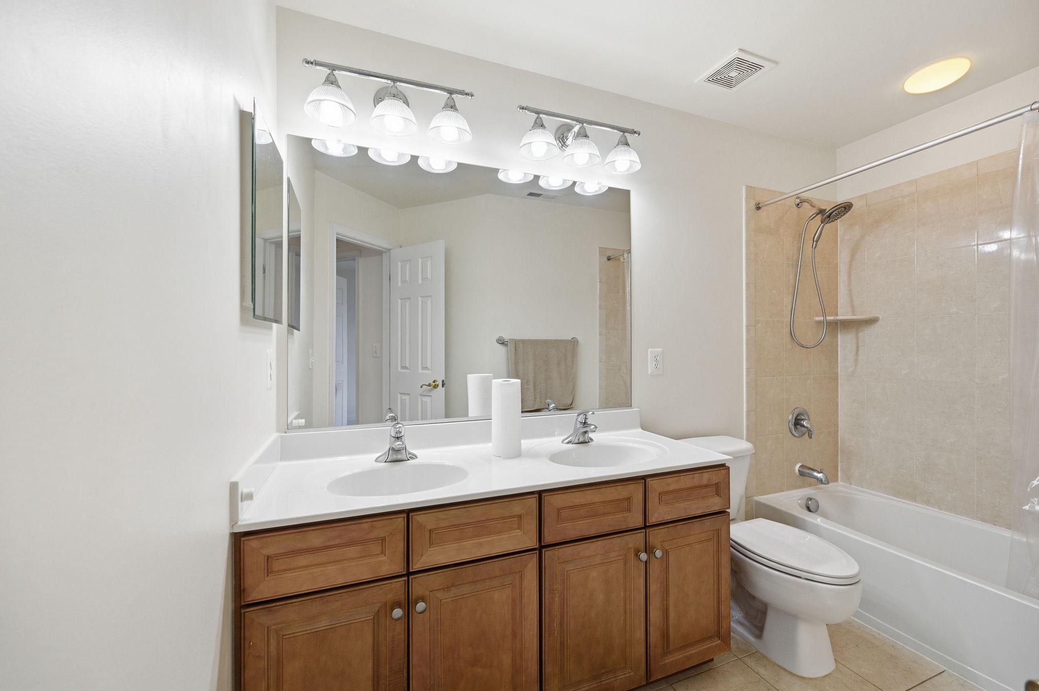 Triangle, Virginia, 22172, United States, 5 Bedrooms Bedrooms, ,4 BathroomsBathrooms,Residential,For Sale,2048381