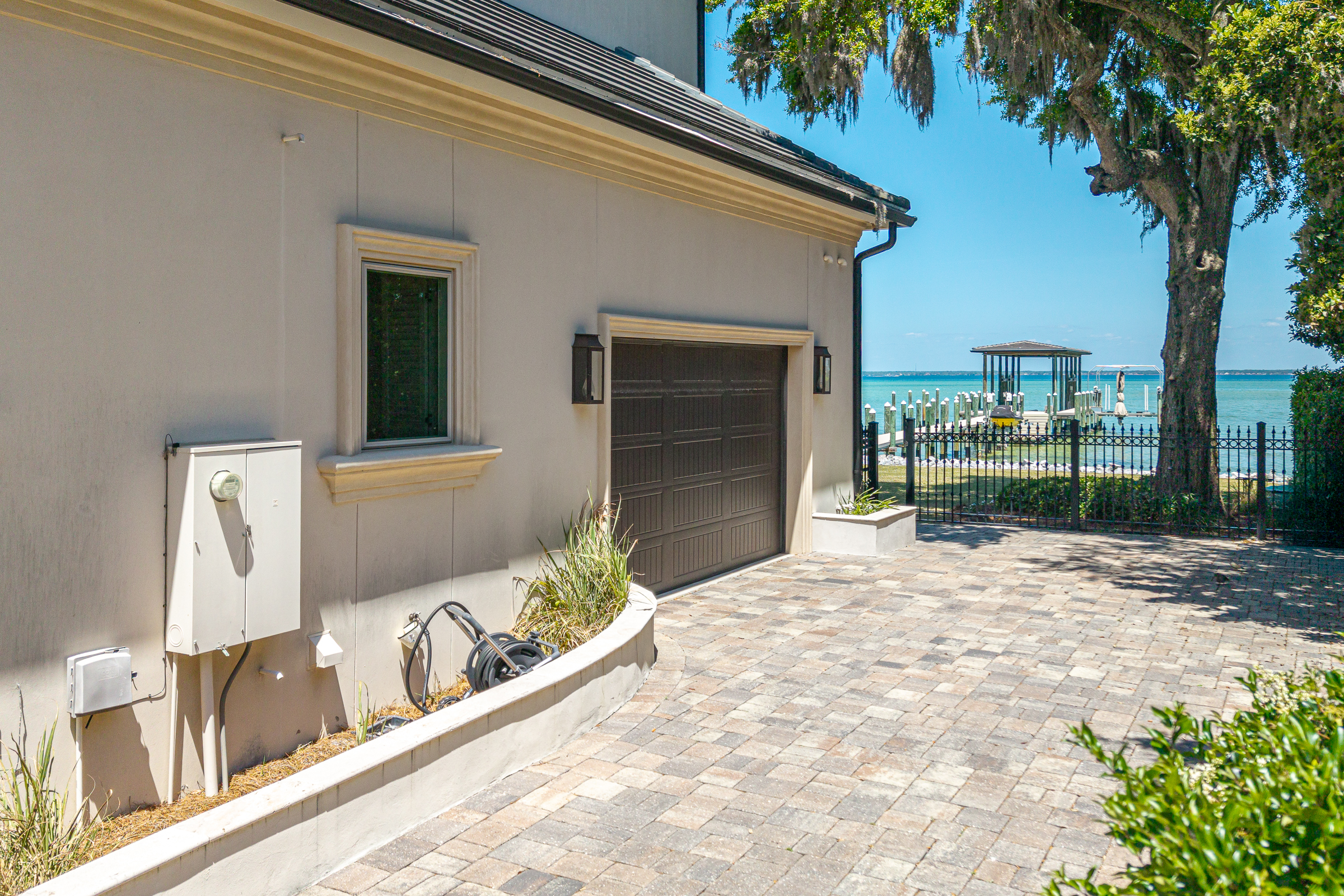  Private Bayfront Estate With Deepwater Dock And Resort-Style Outdoor Living - 物件實景