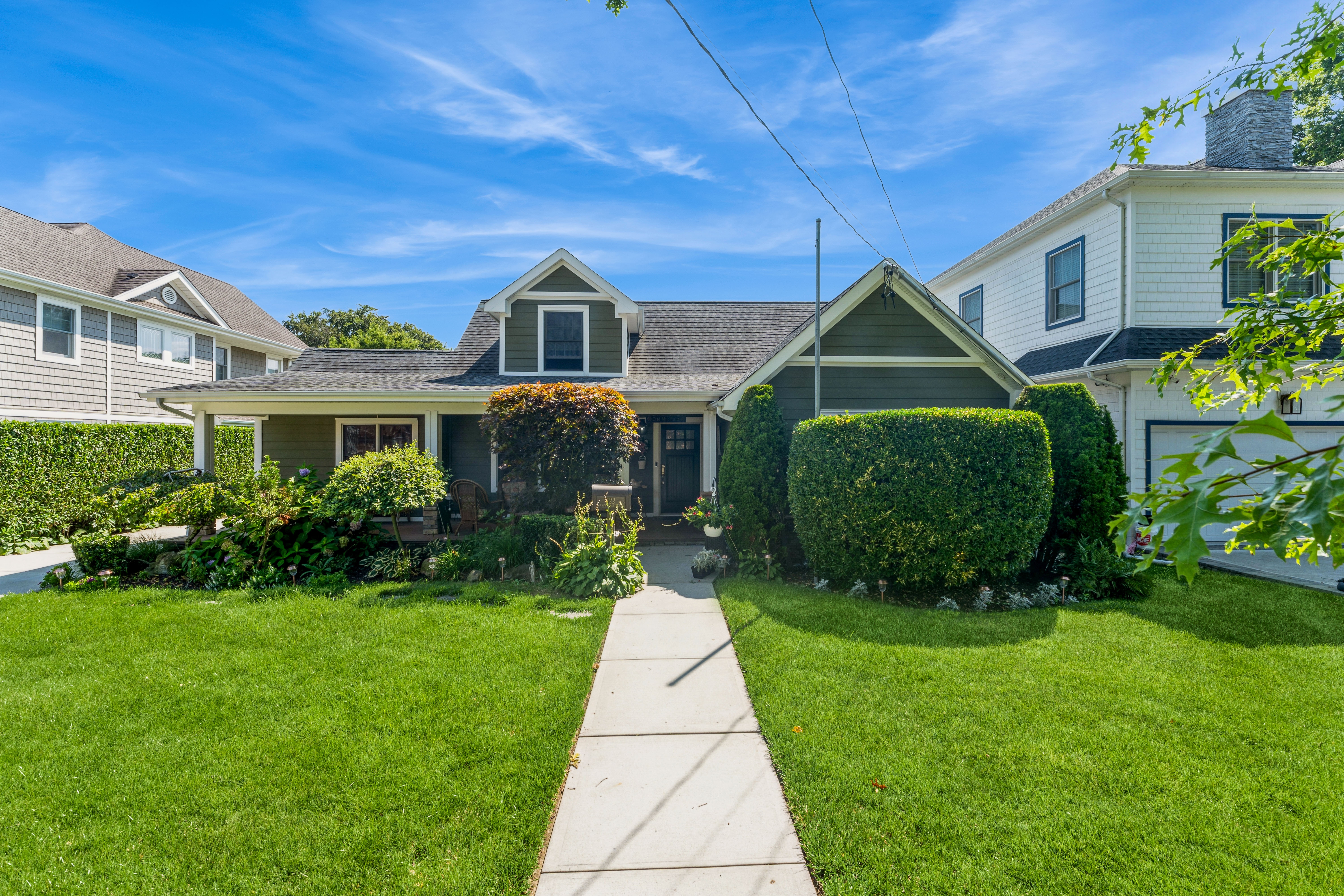 Floral Park, New York, 11001, United States, 4 Bedrooms Bedrooms, ,3 BathroomsBathrooms,Residential,For Sale,1905597