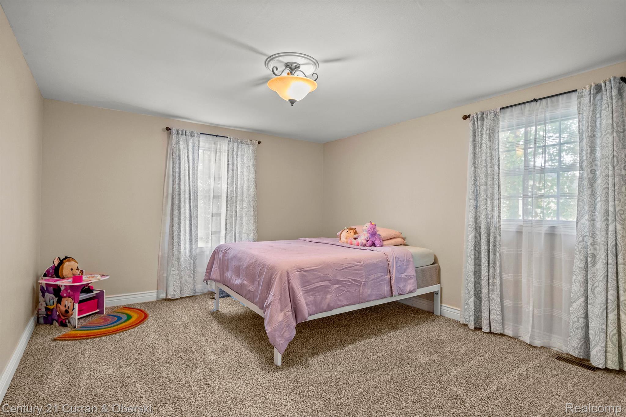 West Bloomfield Charter Township, Michigan, 48322, United States, 4 Bedrooms Bedrooms, ,3 BathroomsBathrooms,Residential,For Sale,1977559