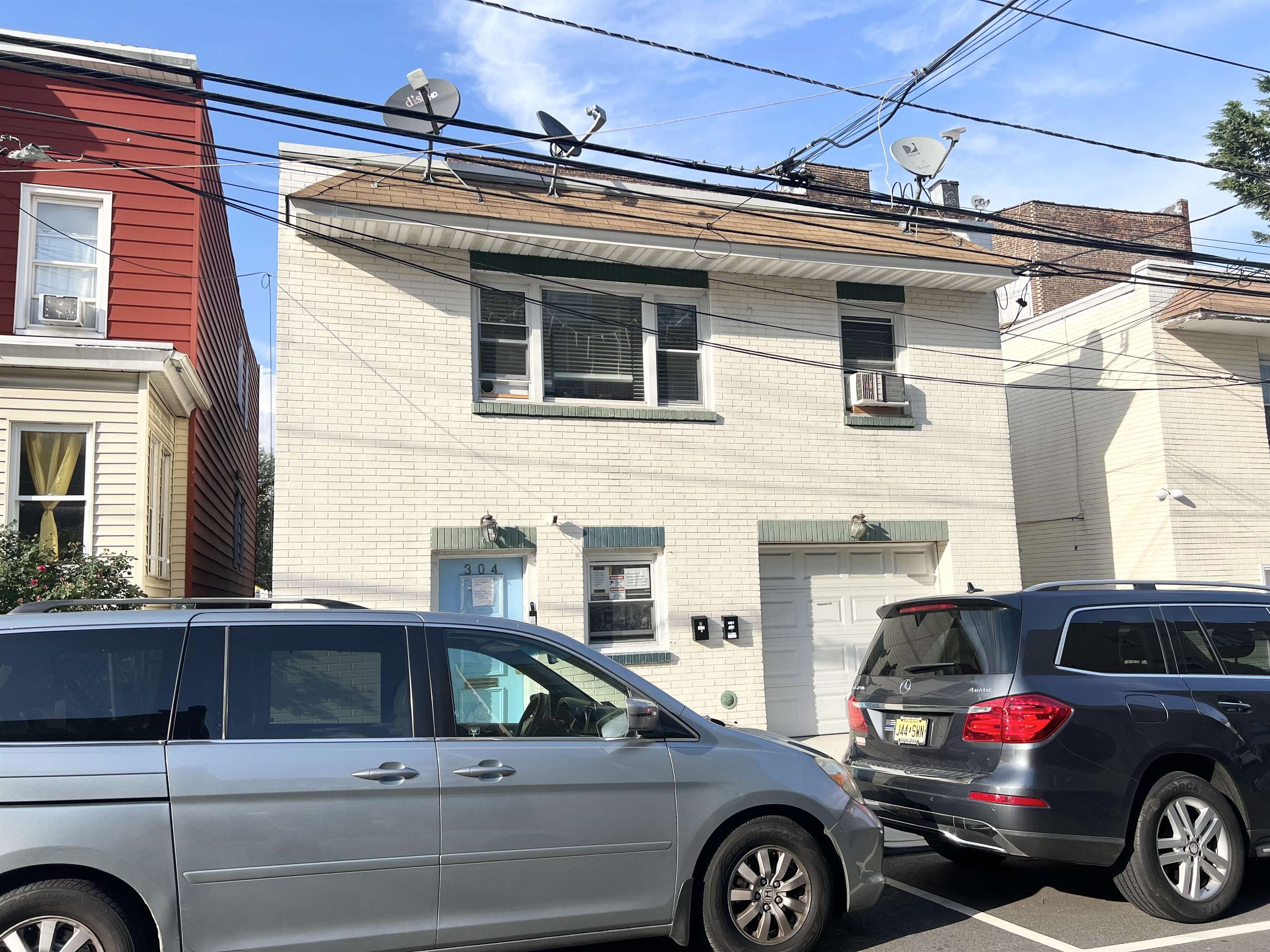 West New York, New Jersey, 07093, United States, 5 Bedrooms Bedrooms, ,2 BathroomsBathrooms,Residential,For Sale,1890881