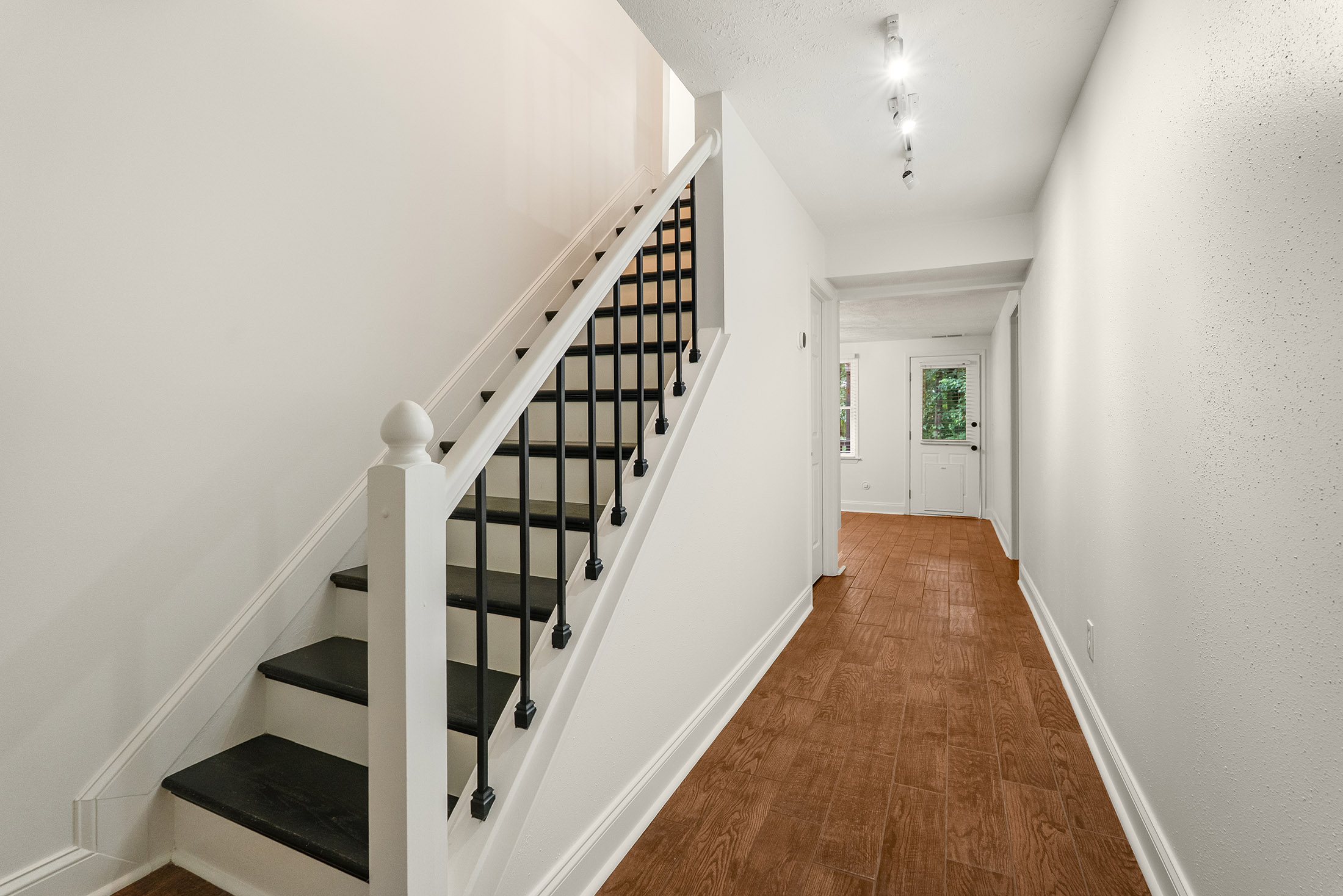  Exceptional Value in Mannings Ridge with Major Updates Throughout - 物件實景