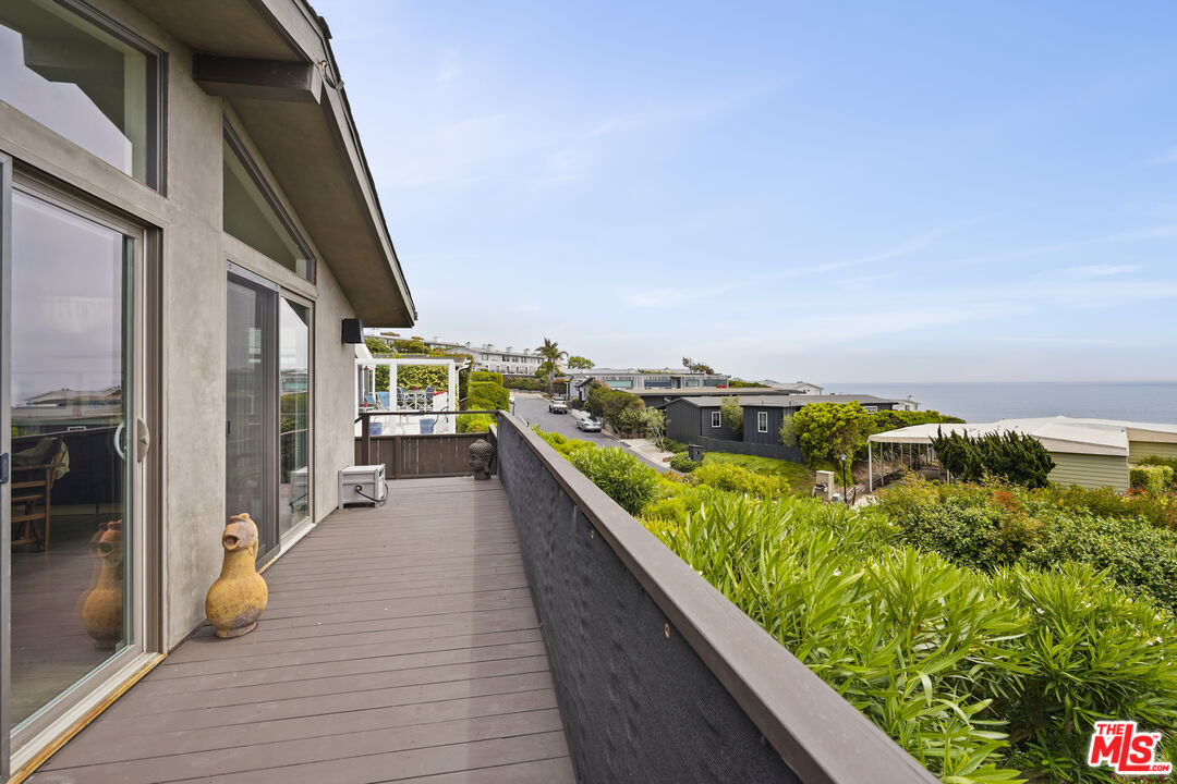 Malibu, California, 90265, United States, 3 Bedrooms Bedrooms, ,2 BathroomsBathrooms,Residential,For Sale,1874466