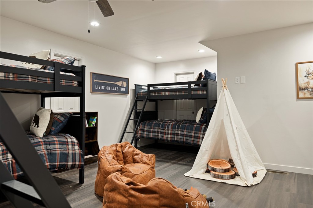 Lake Arrowhead, California, 92352, United States, 4 Bedrooms Bedrooms, ,5 BathroomsBathrooms,Residential,For Sale,1989465