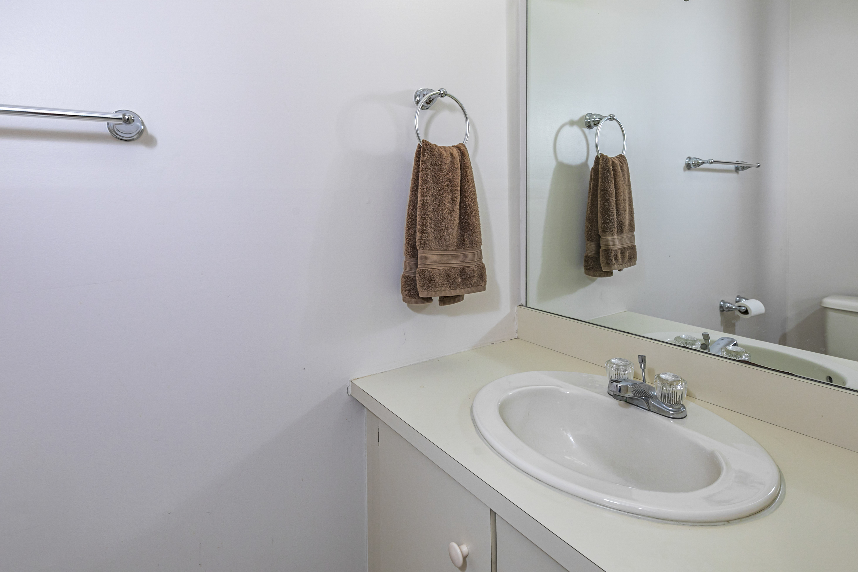  Roomy End-Unit Townhome Steps from Village Park - 物件實景