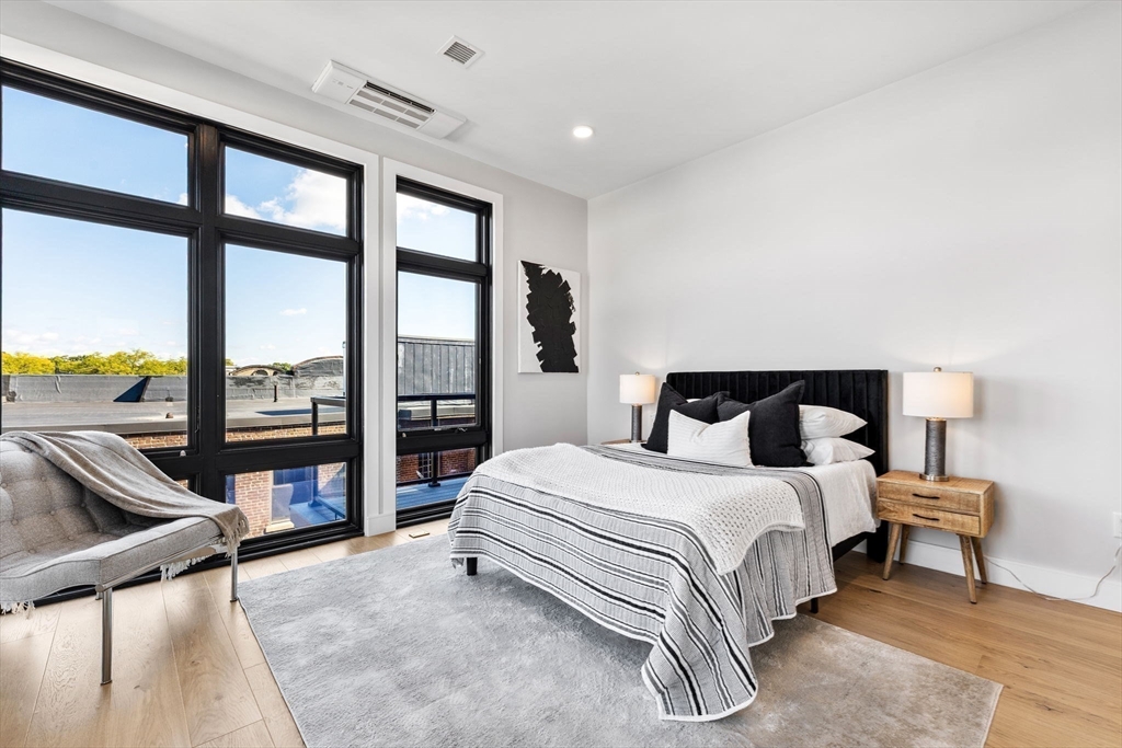 Brookline, Massachusetts, 02446, United States, 3 Bedrooms Bedrooms, ,4 BathroomsBathrooms,Residential,For Sale,1975462