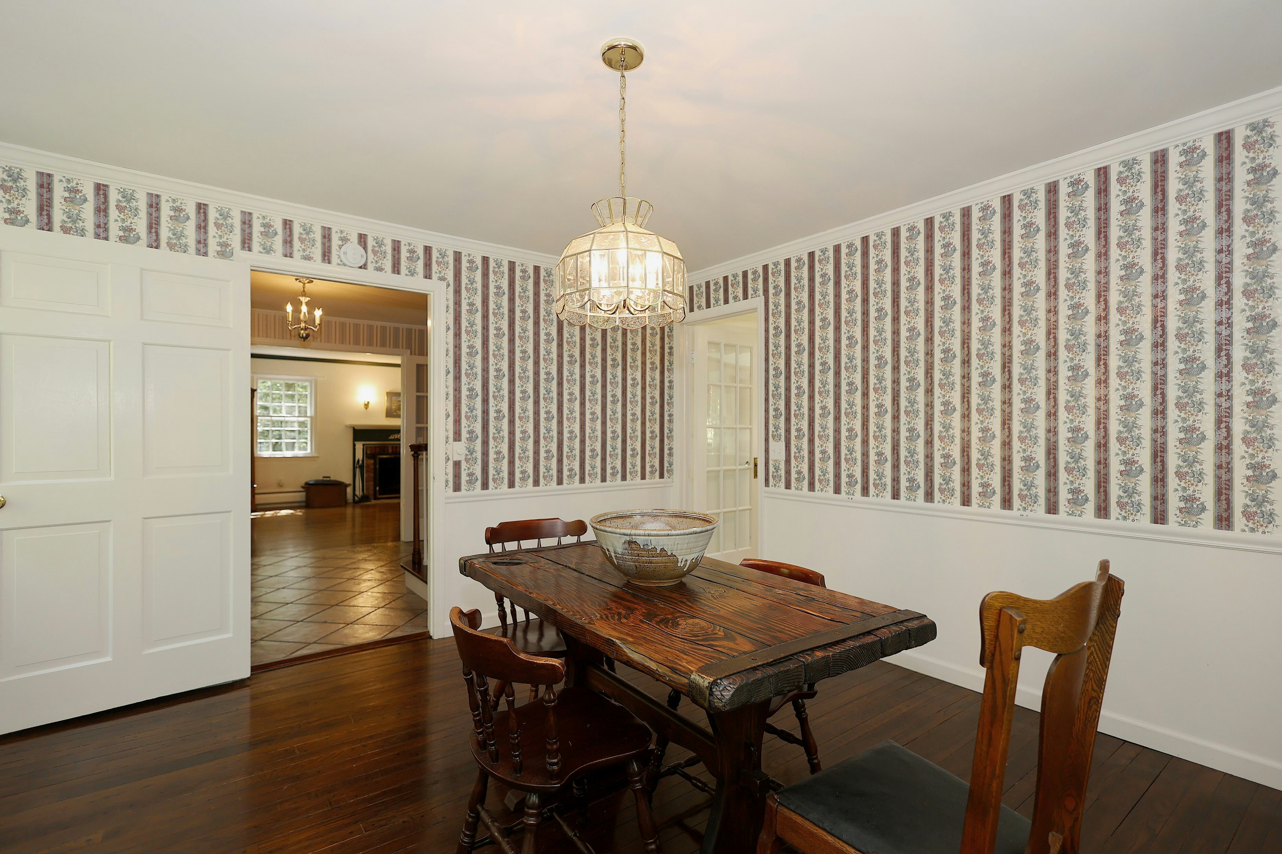  Classic New England Colonial - 物件實景