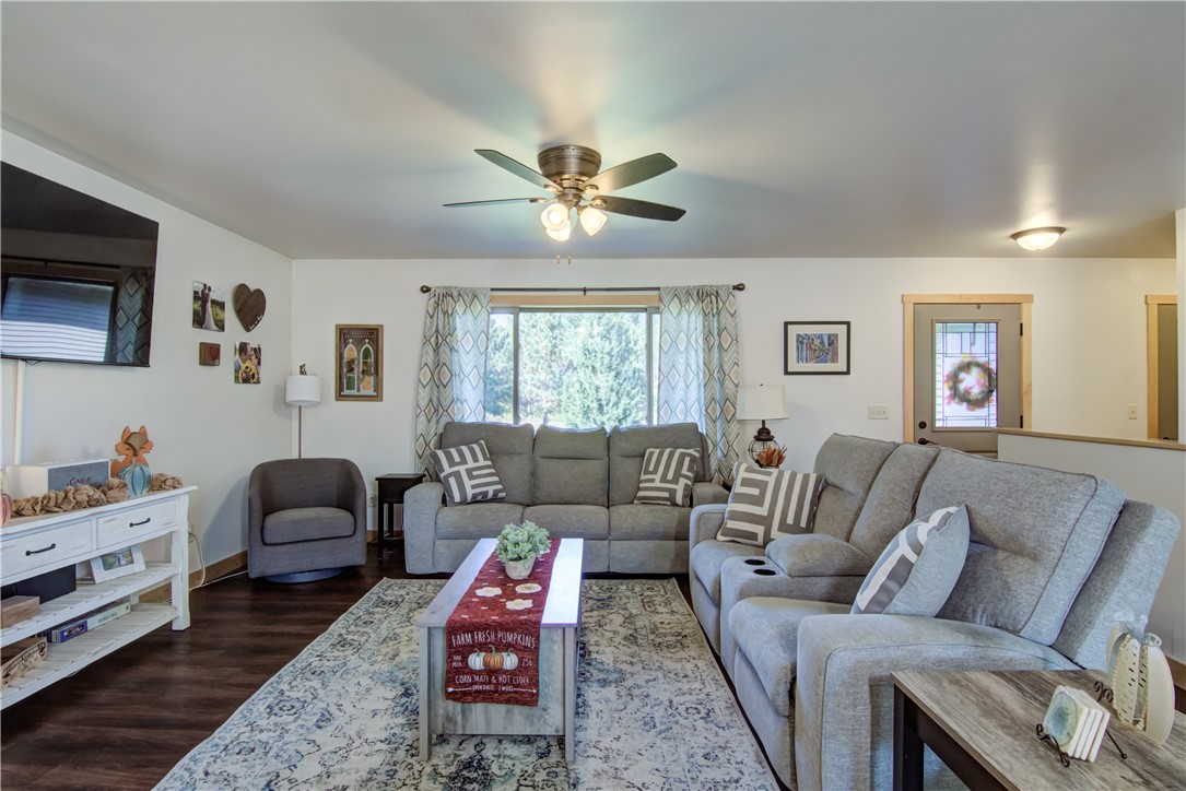 Cadott, Wisconsin, 54727, United States, 4 Bedrooms Bedrooms, ,2 BathroomsBathrooms,Residential,For Sale,1961468